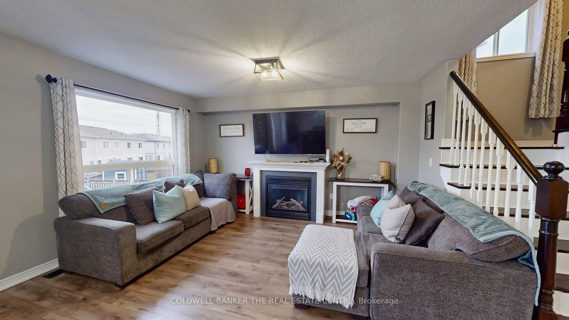 Photo 10 of 61 Pearl Drive, Orillia — HOMEH