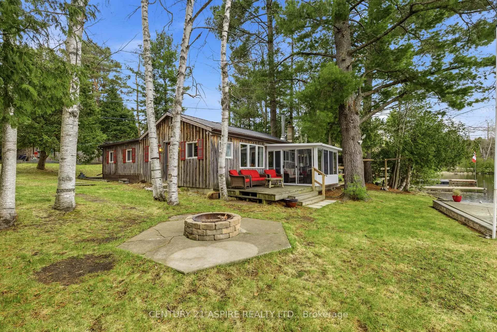Photo 1 of 1023 Perry Point Lane, Frontenac, Frontenac North — HOMEH
