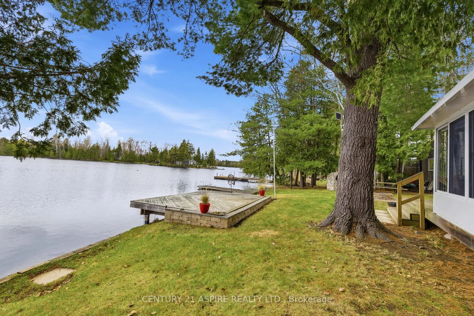 Photo 4 of 1023 Perry Point Lane, Frontenac, Frontenac North — HOMEH