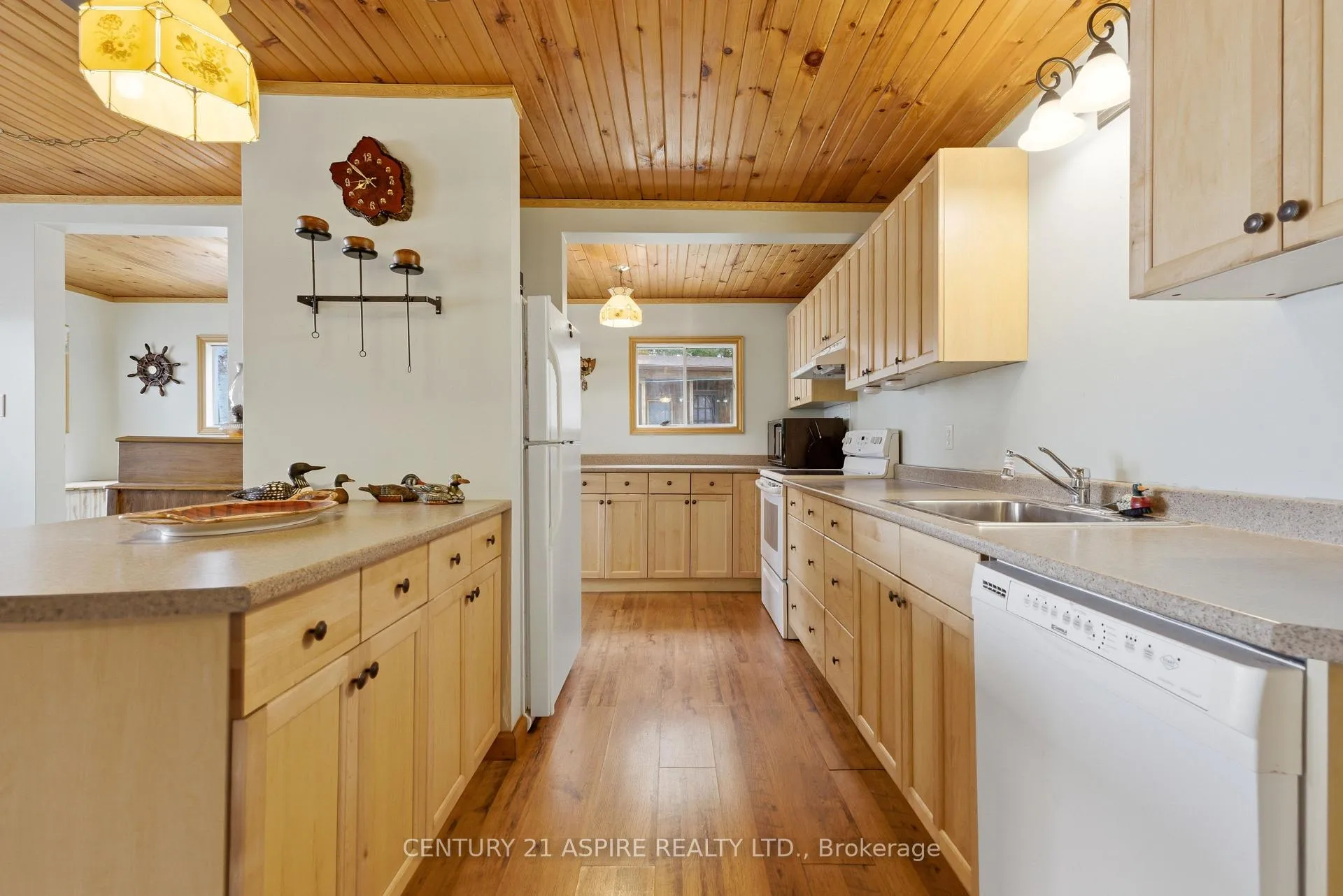 Photo 10 of 1023 Perry Point Lane, Frontenac, Frontenac North — HOMEH