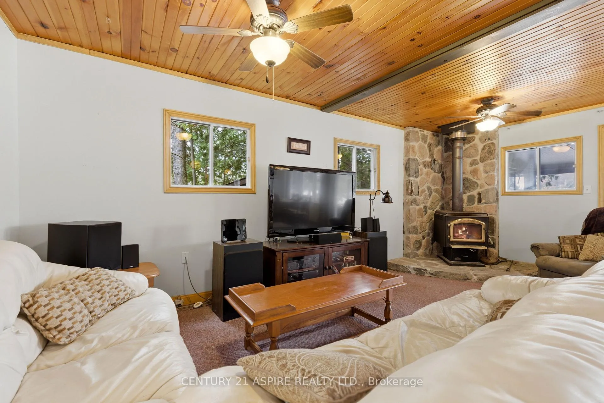 Photo 12 of 1023 Perry Point Lane, Frontenac, Frontenac North — HOMEH