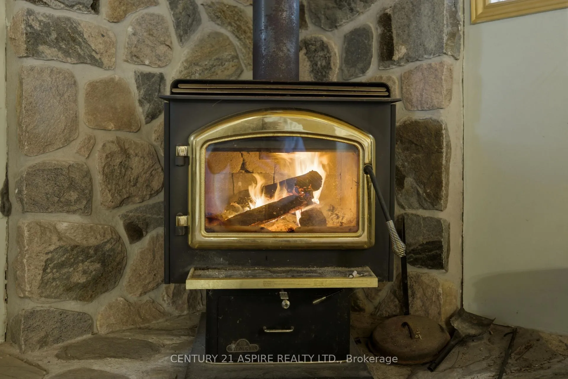 Photo 13 of 1023 Perry Point Lane, Frontenac, Frontenac North — HOMEH
