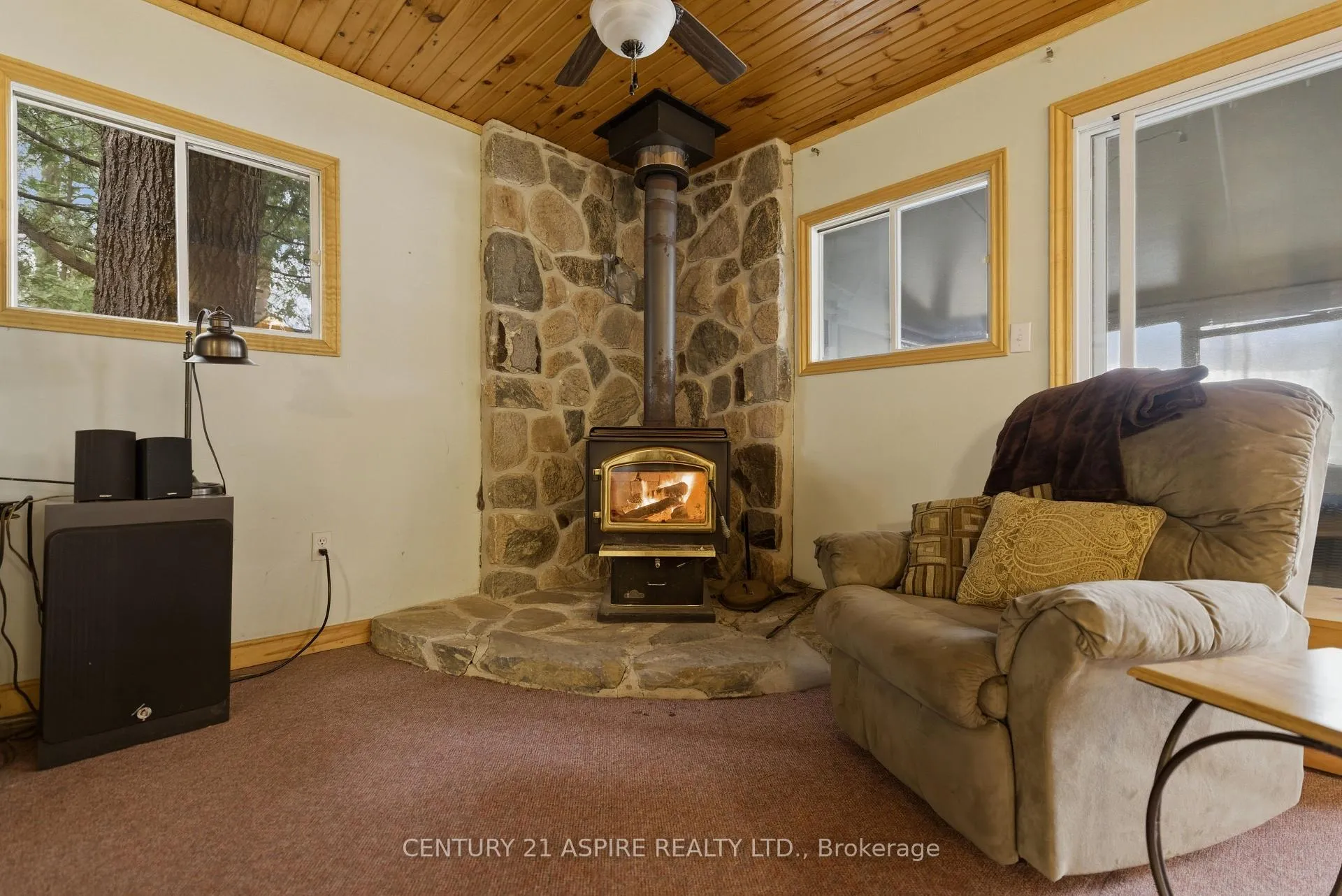 Photo 14 of 1023 Perry Point Lane, Frontenac, Frontenac North — HOMEH