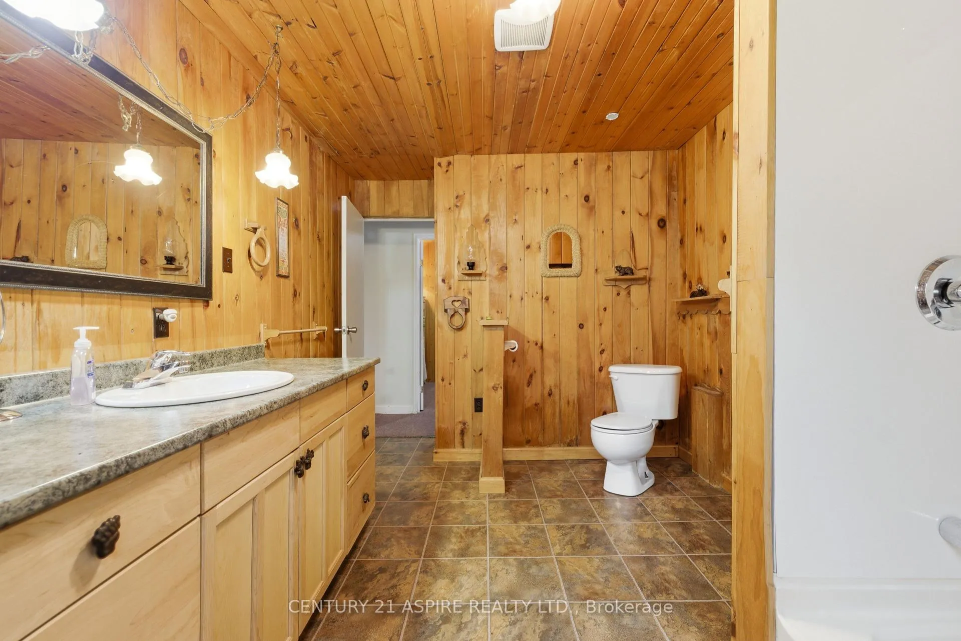 Photo 17 of 1023 Perry Point Lane, Frontenac, Frontenac North — HOMEH