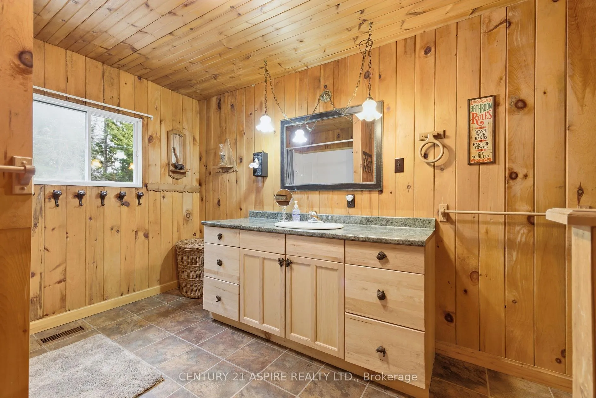 Photo 18 of 1023 Perry Point Lane, Frontenac, Frontenac North — HOMEH