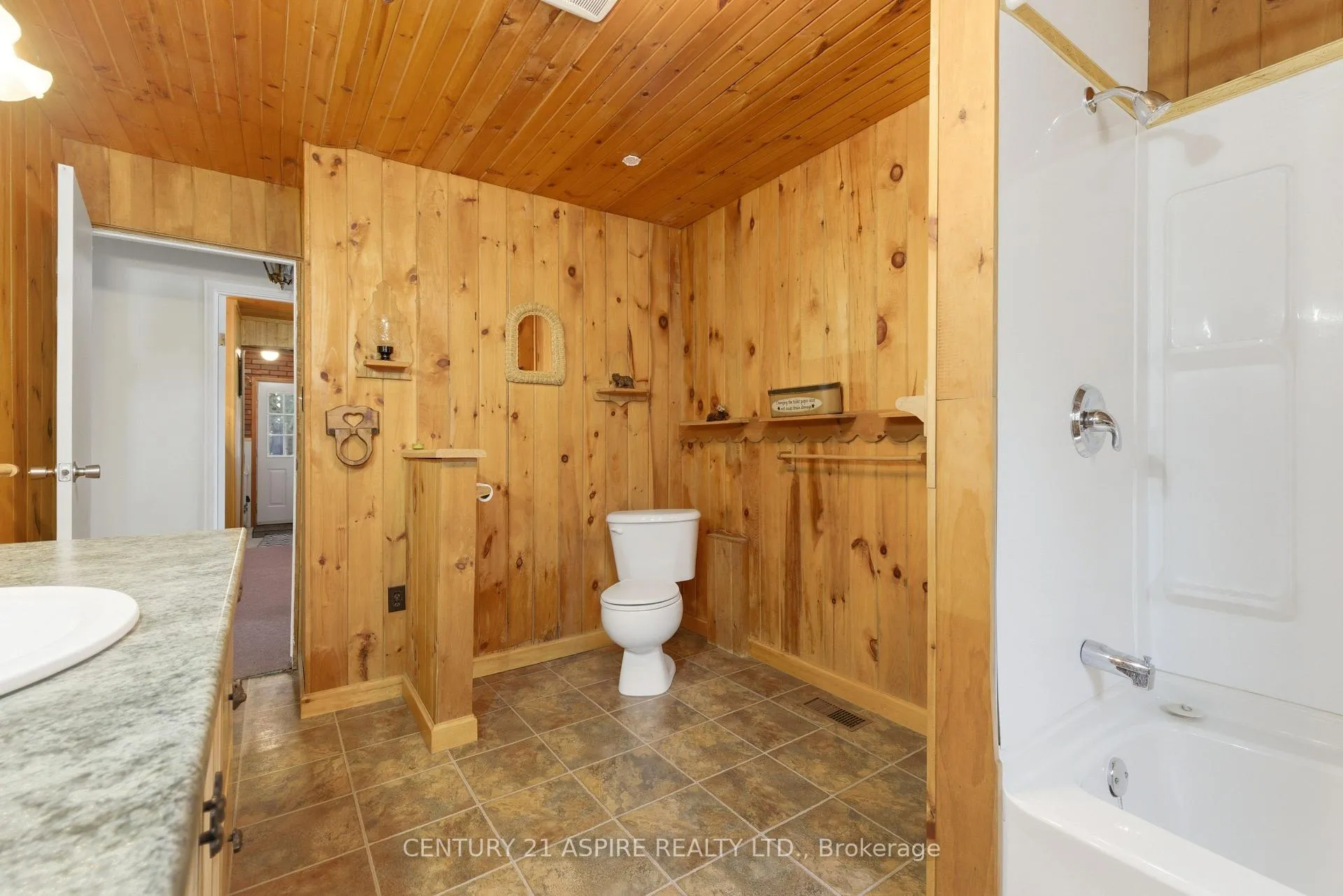 Photo 20 of 1023 Perry Point Lane, Frontenac, Frontenac North — HOMEH