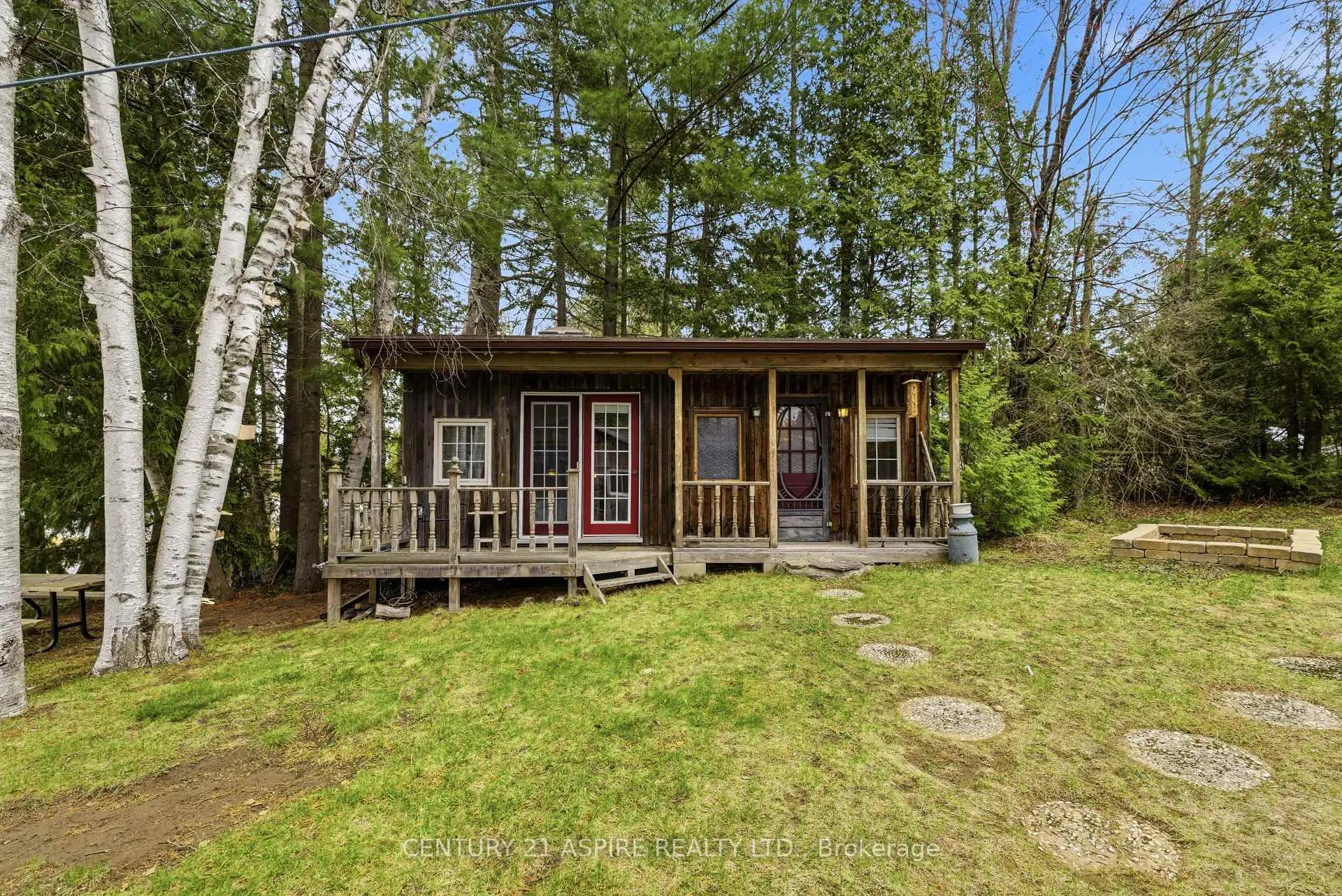 Photo 32 of 1023 Perry Point Lane, Frontenac, Frontenac North — HOMEH