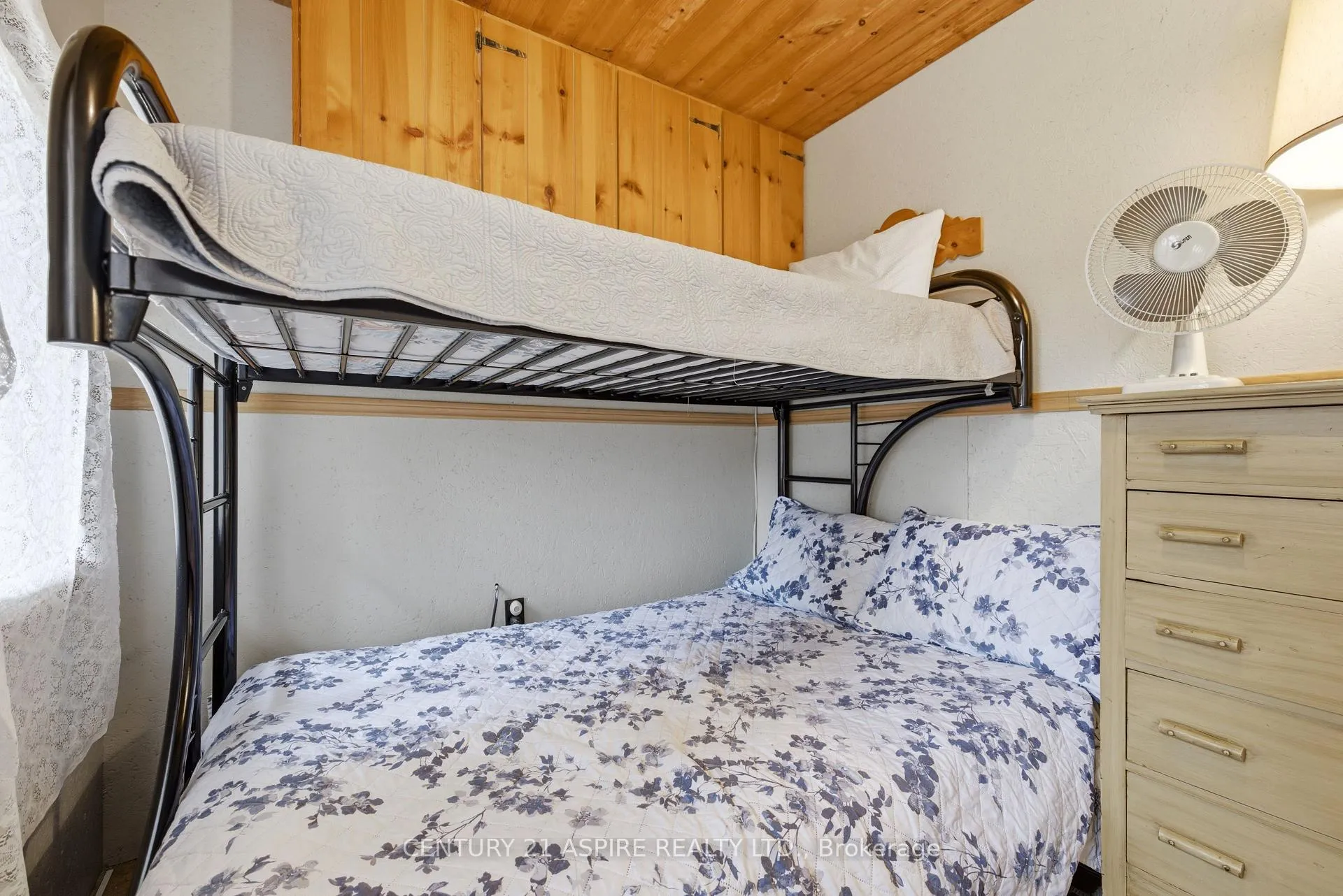 Photo 37 of 1023 Perry Point Lane, Frontenac, Frontenac North — HOMEH