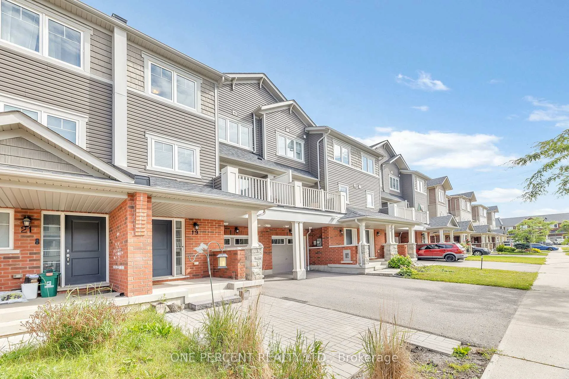 Photo 3 of 19 Nearco Crescent, Oshawa, Windfields — HOMEH