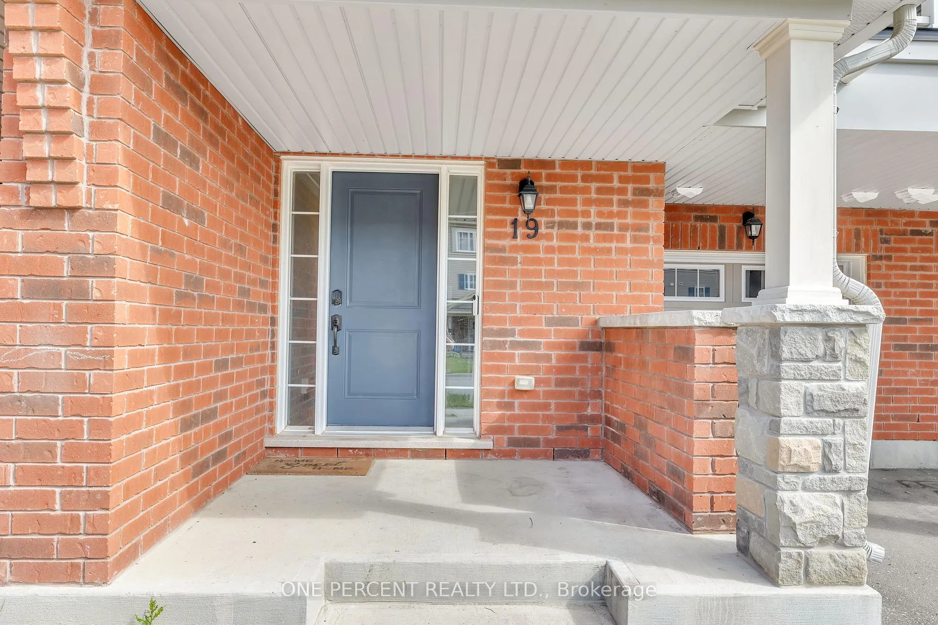 Photo 4 of 19 Nearco Crescent, Oshawa, Windfields — HOMEH