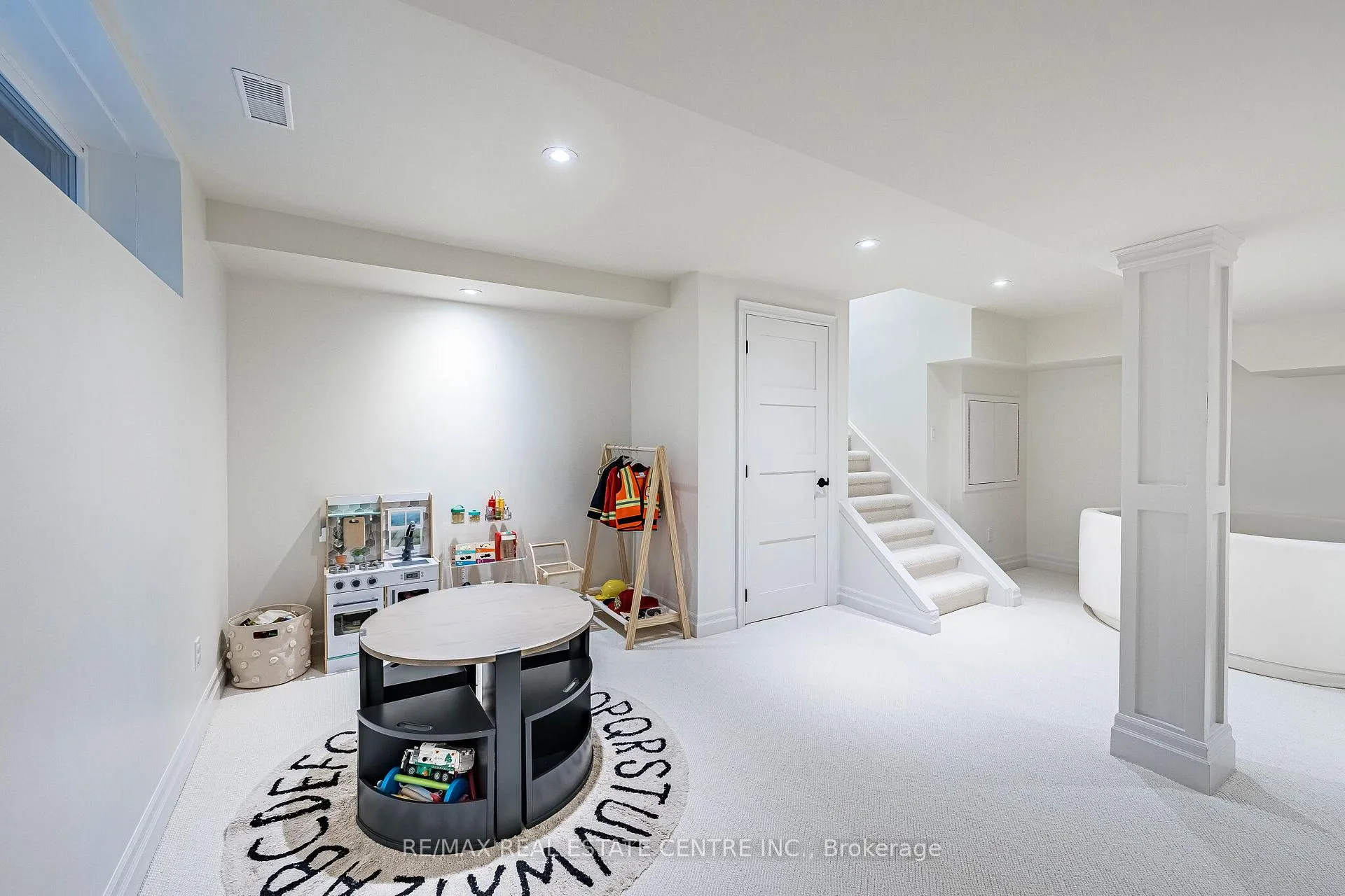 Photo 37 of 14 Billy Joel Crescent, Markham, Markham Village — HOMEH