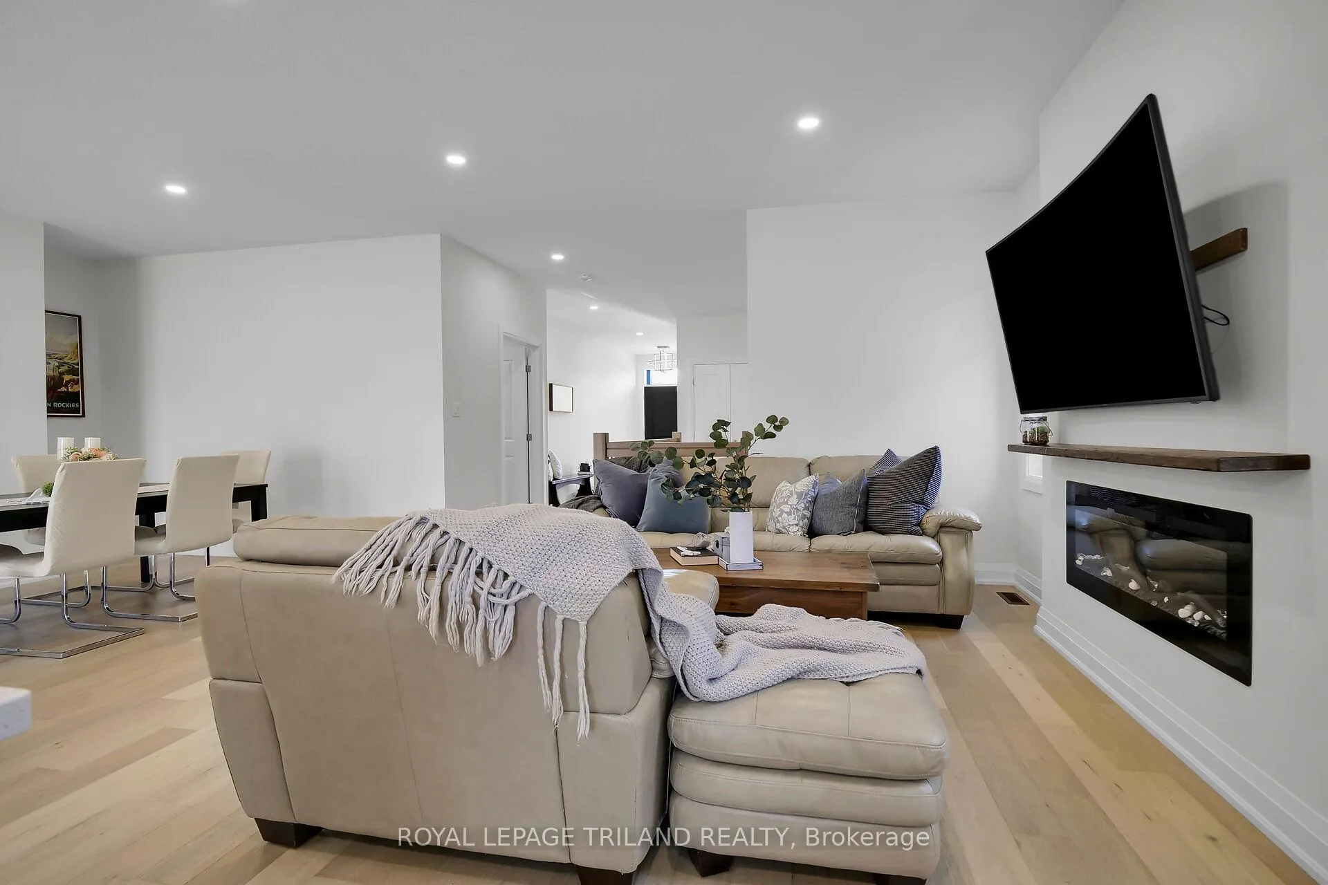 Photo 11 of Unit 6, 383 Daventry Way, Middlesex Centre, Kilworth — HOMEH