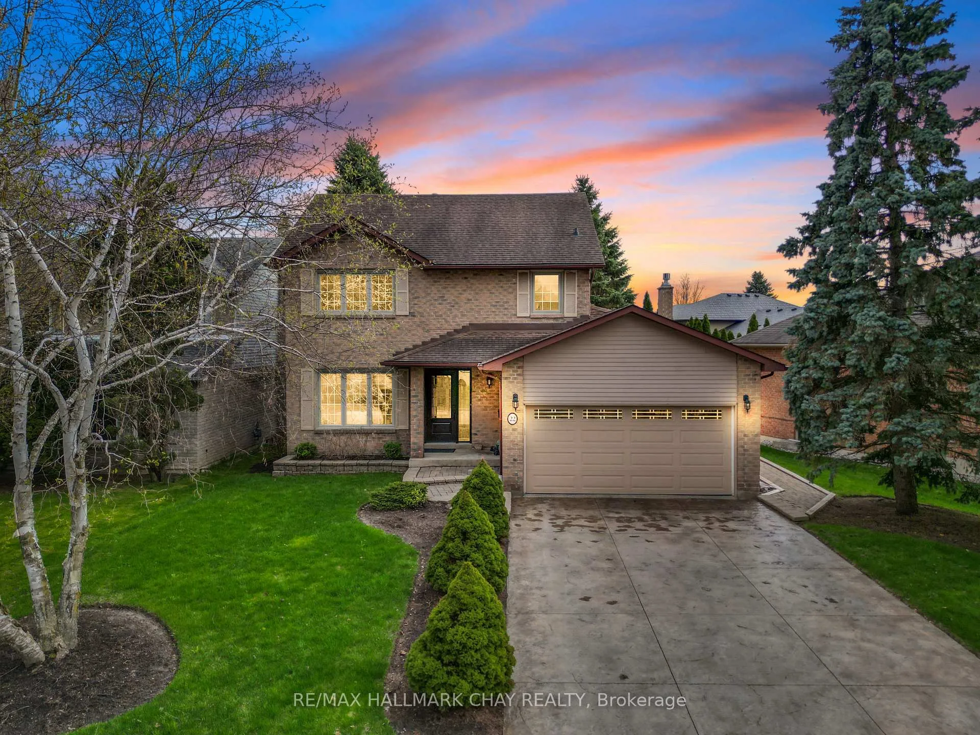 Photo 1 of 22 Giffin Road, Hamilton, Dundas — HOMEH