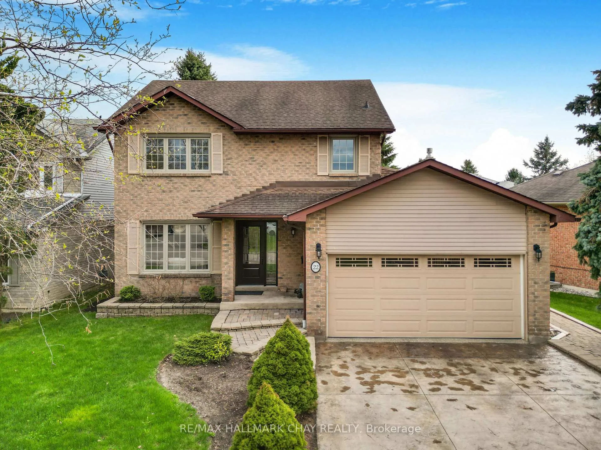 Photo 2 of 22 Giffin Road, Hamilton, Dundas — HOMEH