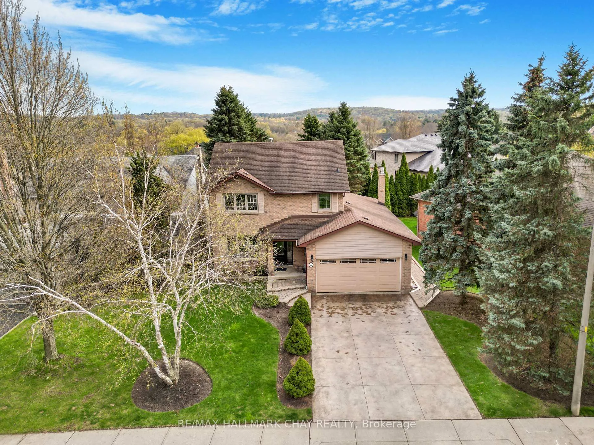 Photo 4 of 22 Giffin Road, Hamilton, Dundas — HOMEH
