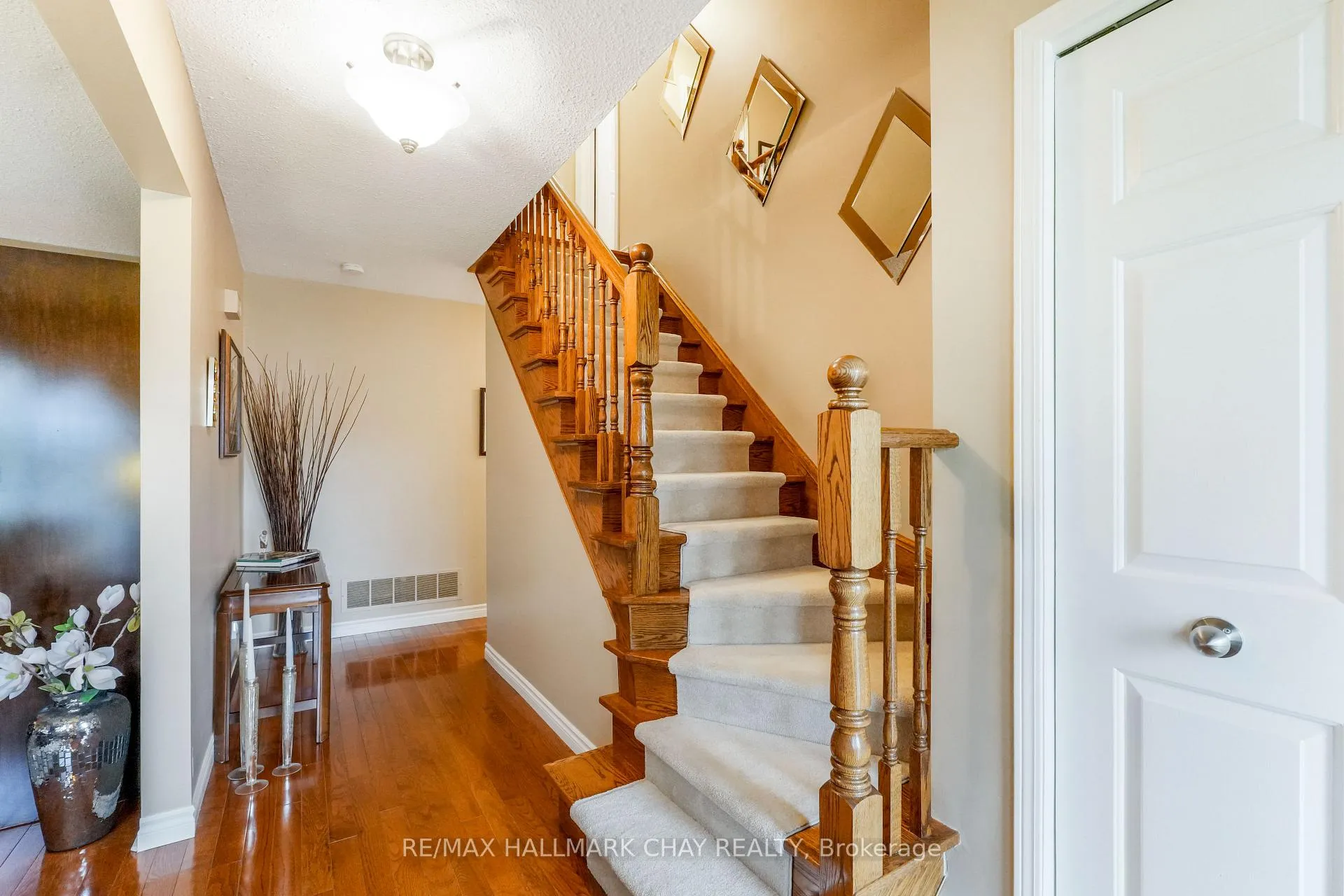 Photo 6 of 22 Giffin Road, Hamilton, Dundas — HOMEH