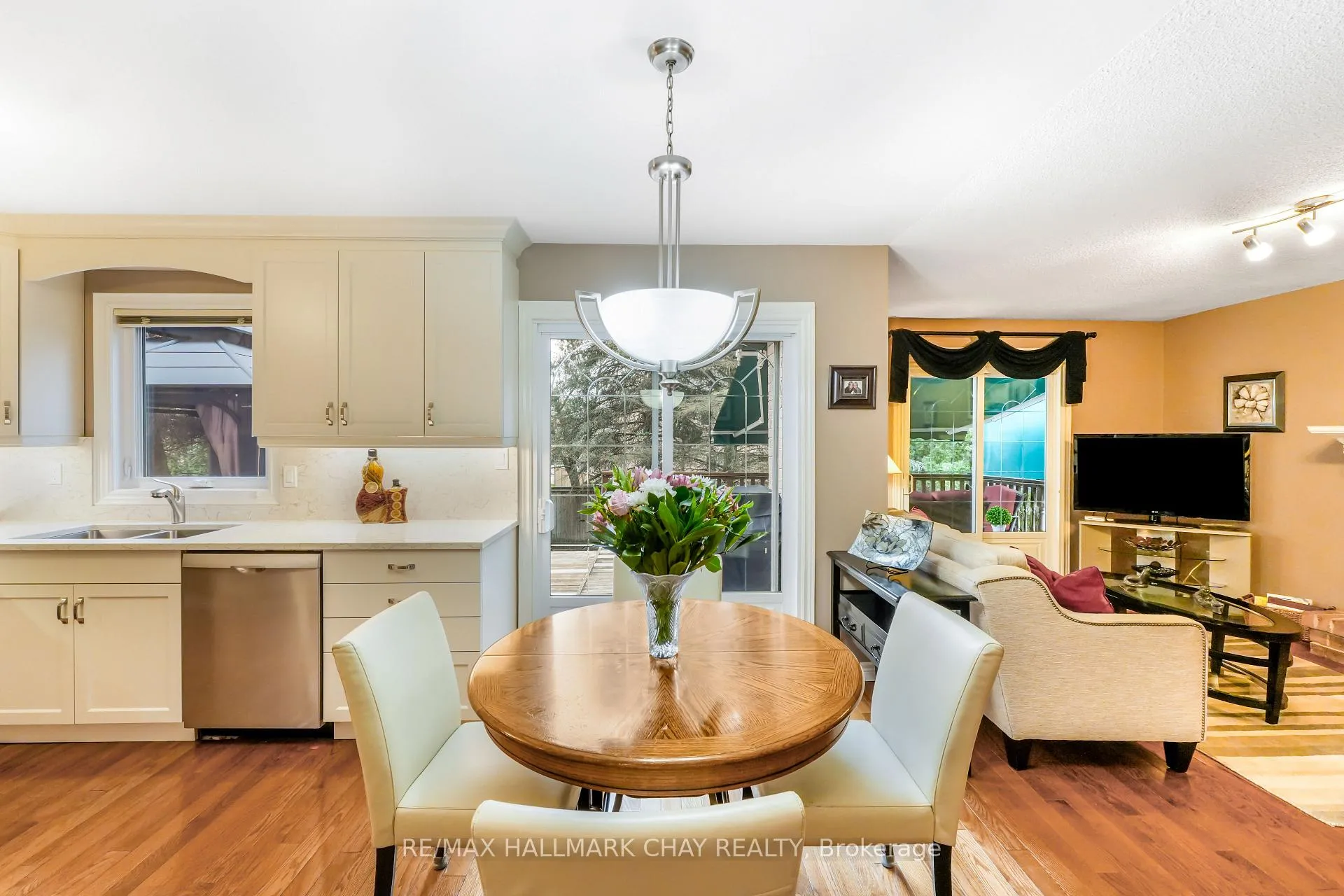 Photo 13 of 22 Giffin Road, Hamilton, Dundas — HOMEH