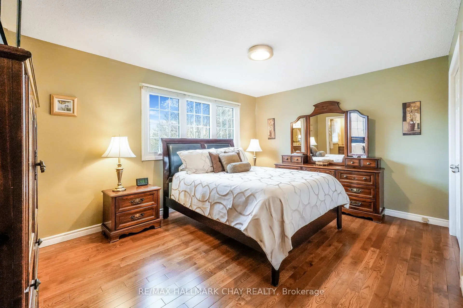 Photo 25 of 22 Giffin Road, Hamilton, Dundas — HOMEH