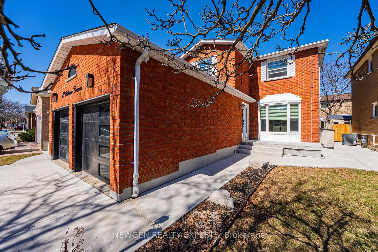 Photo 3 of 19 Stillwater Crescent, Brampton, Brampton West — HOMEH