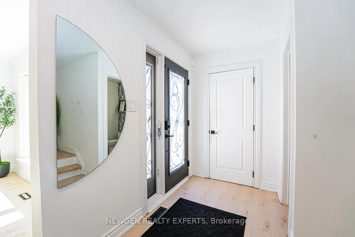 Photo 6 of 19 Stillwater Crescent, Brampton, Brampton West — HOMEH