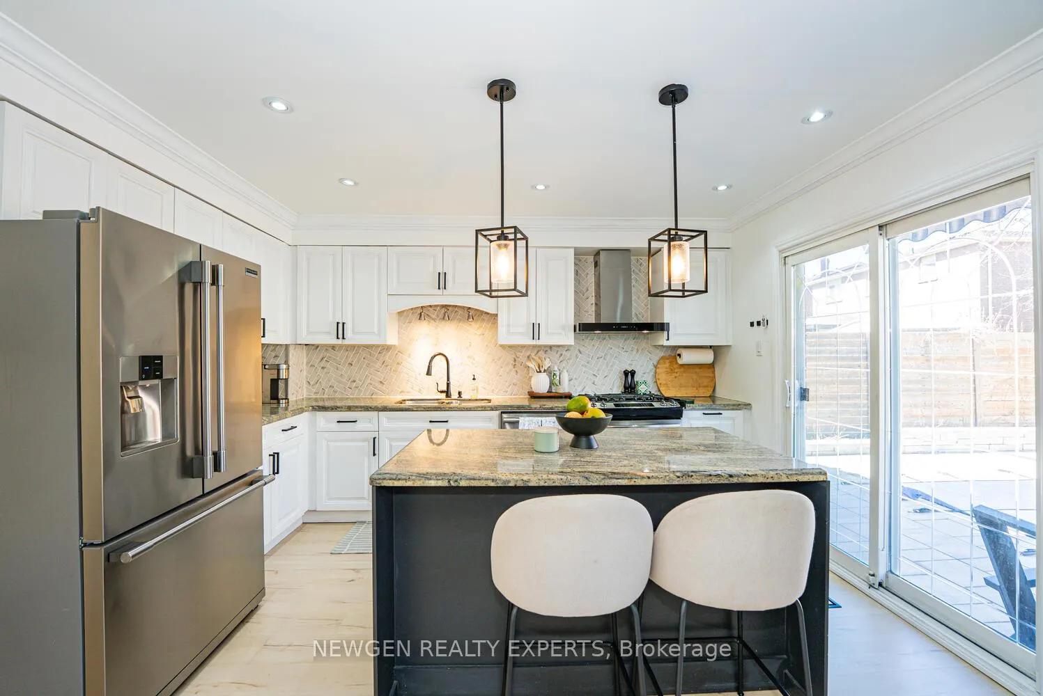 Photo 16 of 19 Stillwater Crescent, Brampton, Brampton West — HOMEH
