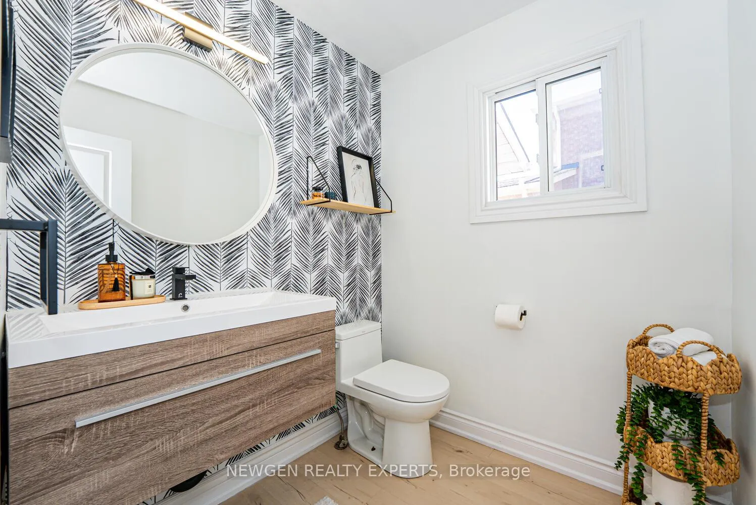 Photo 17 of 19 Stillwater Crescent, Brampton, Brampton West — HOMEH