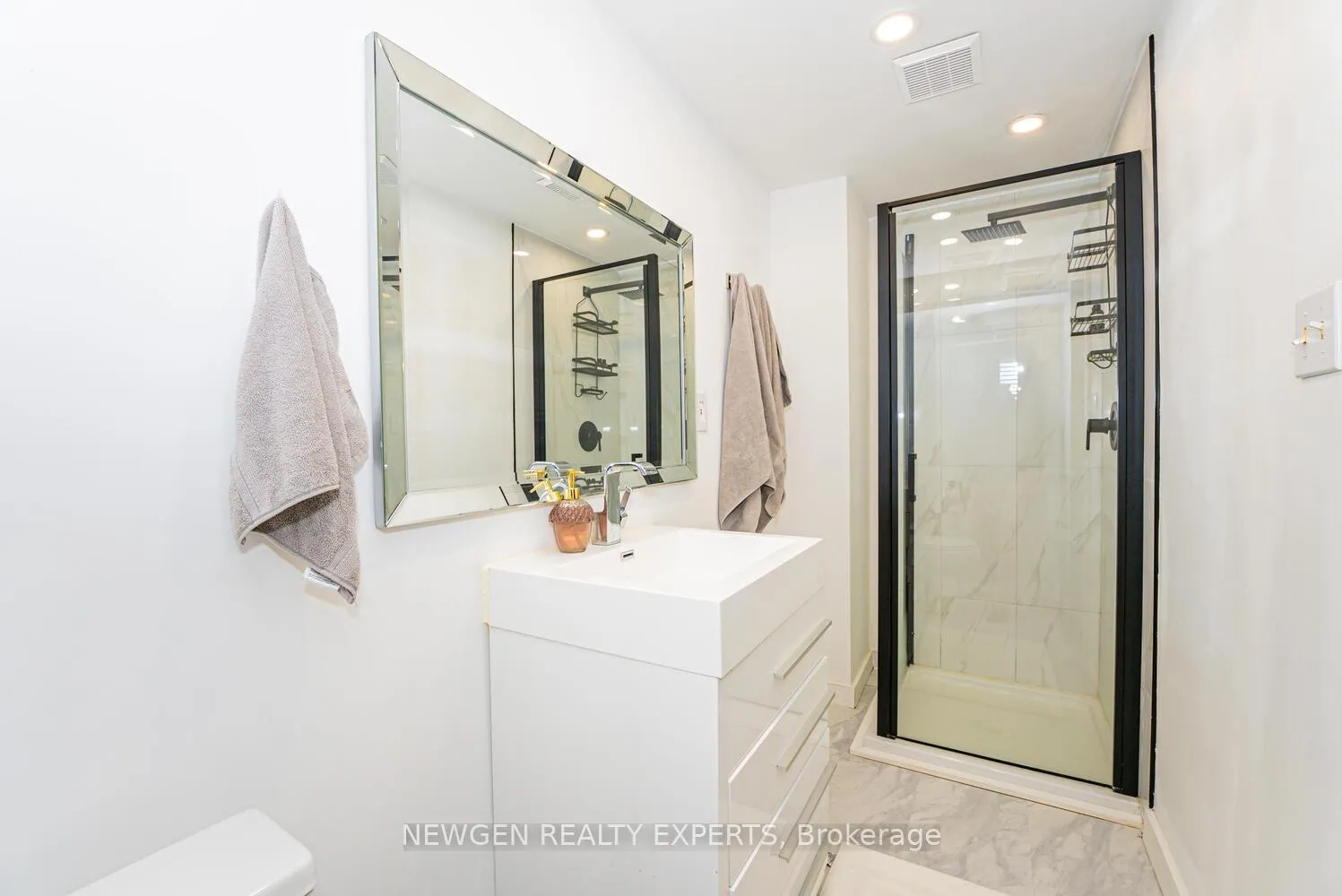 Photo 37 of 19 Stillwater Crescent, Brampton, Brampton West — HOMEH