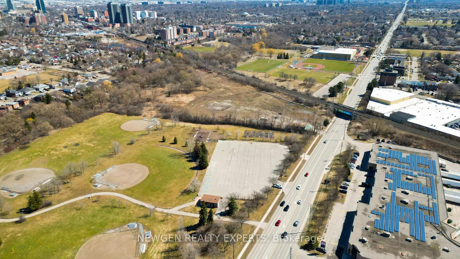 Photo 47 of 19 Stillwater Crescent, Brampton, Brampton West — HOMEH