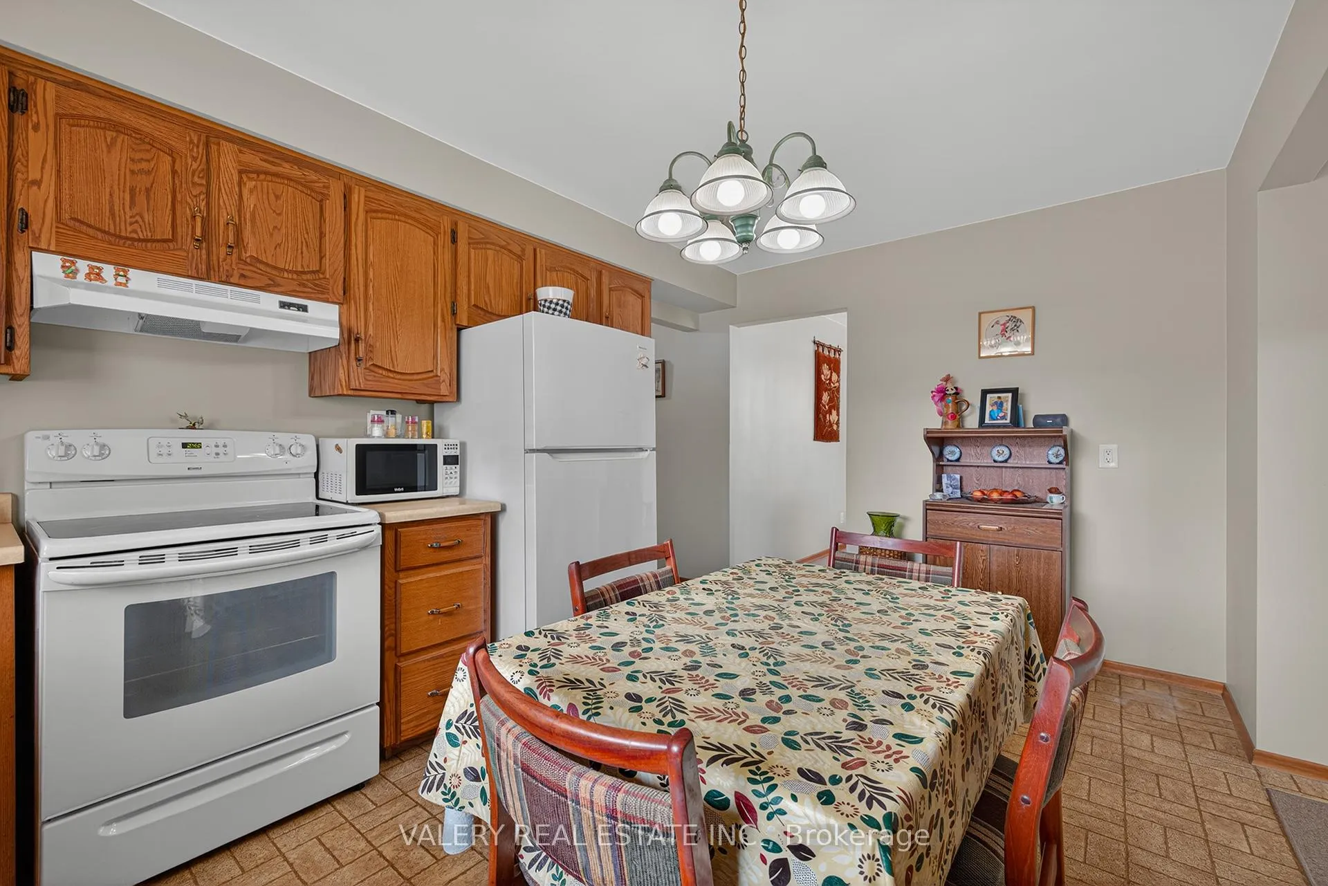 Photo 7 of 2063 Old Mill Road, Kitchener — HOMEH
