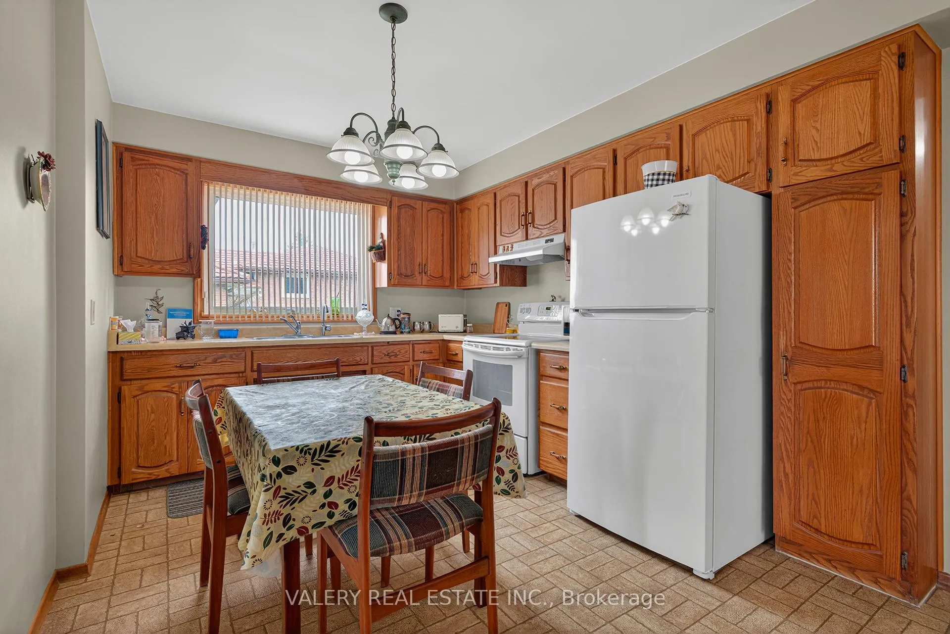 Photo 8 of 2063 Old Mill Road, Kitchener — HOMEH