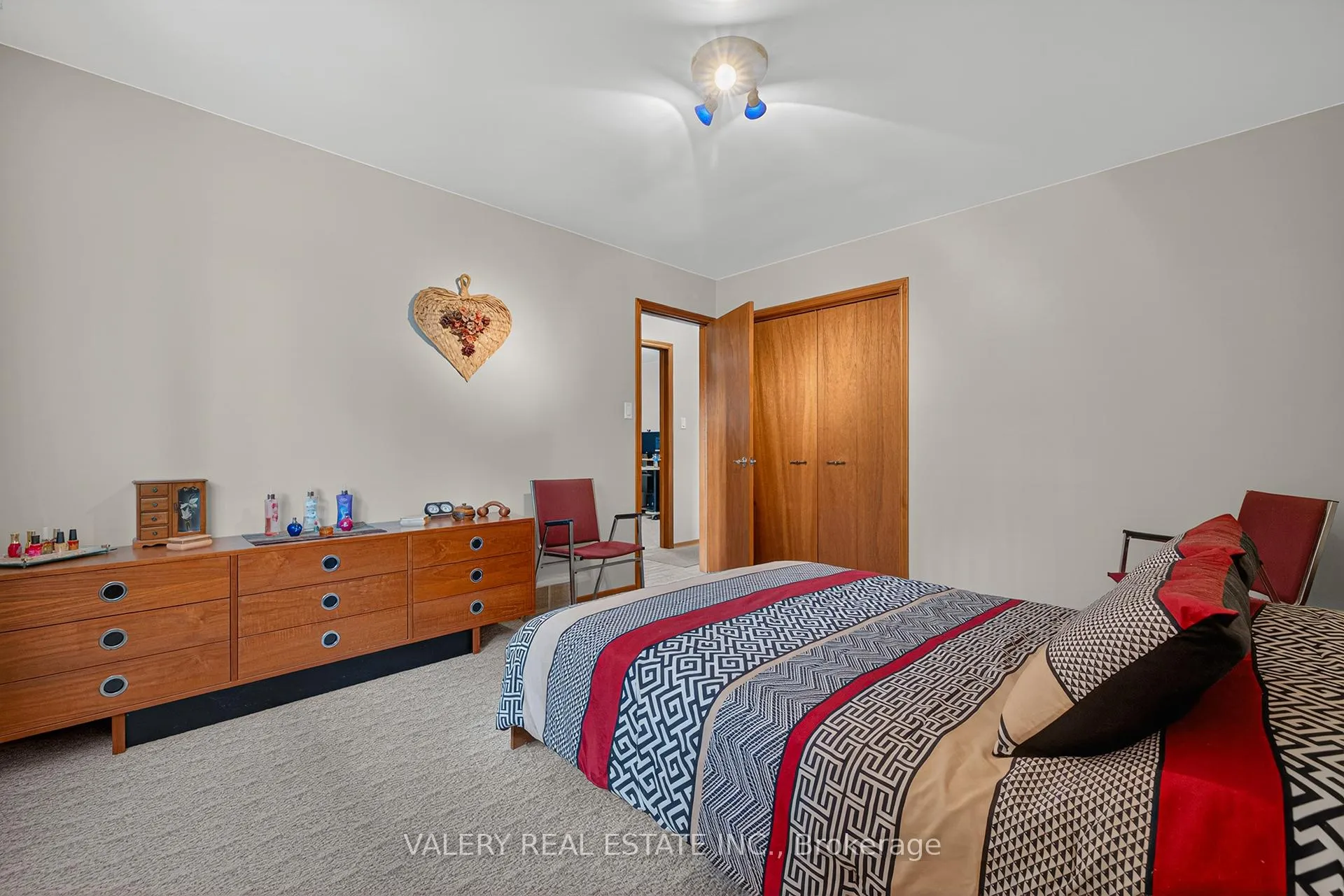 Photo 10 of 2063 Old Mill Road, Kitchener — HOMEH