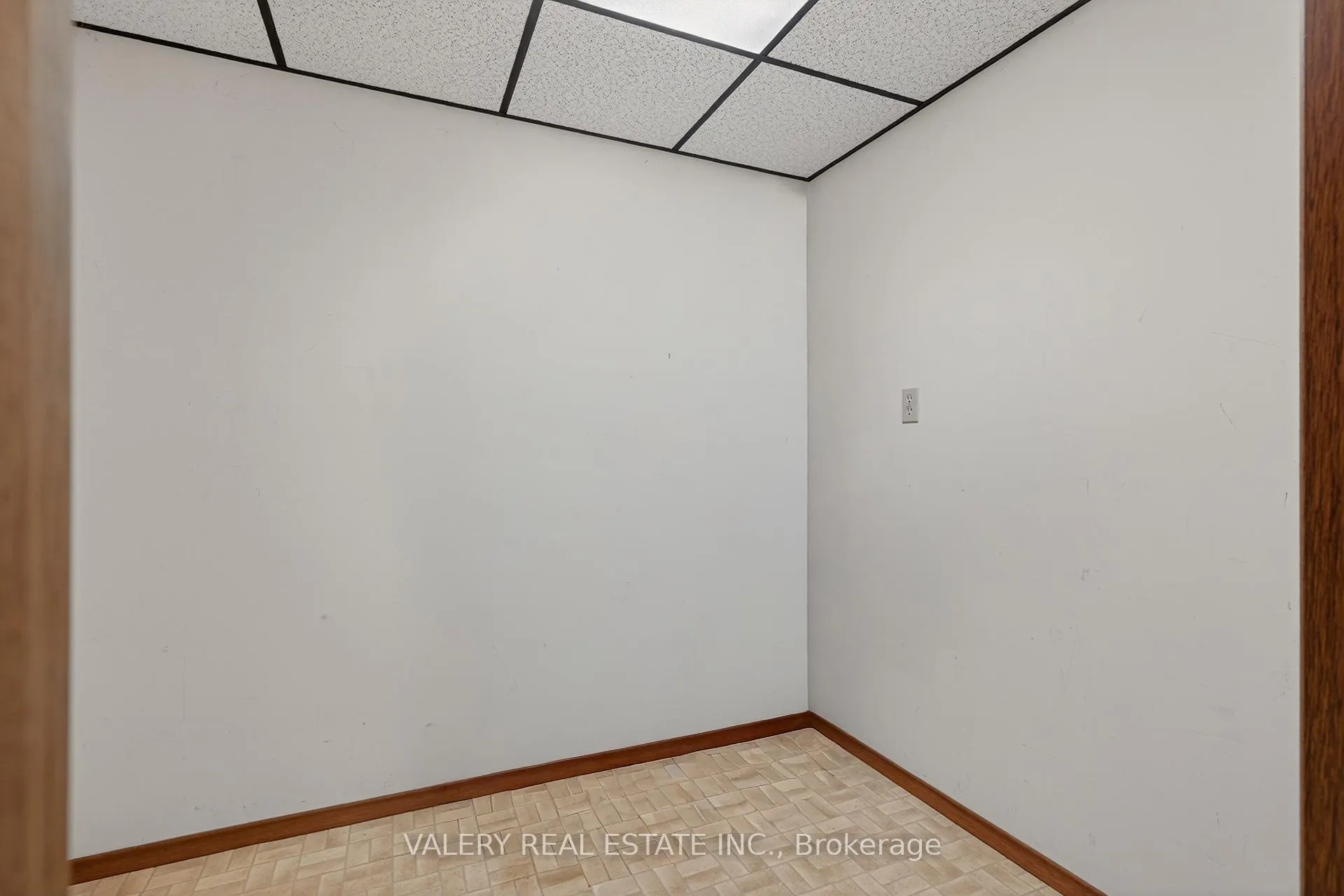 Photo 21 of 2063 Old Mill Road, Kitchener — HOMEH