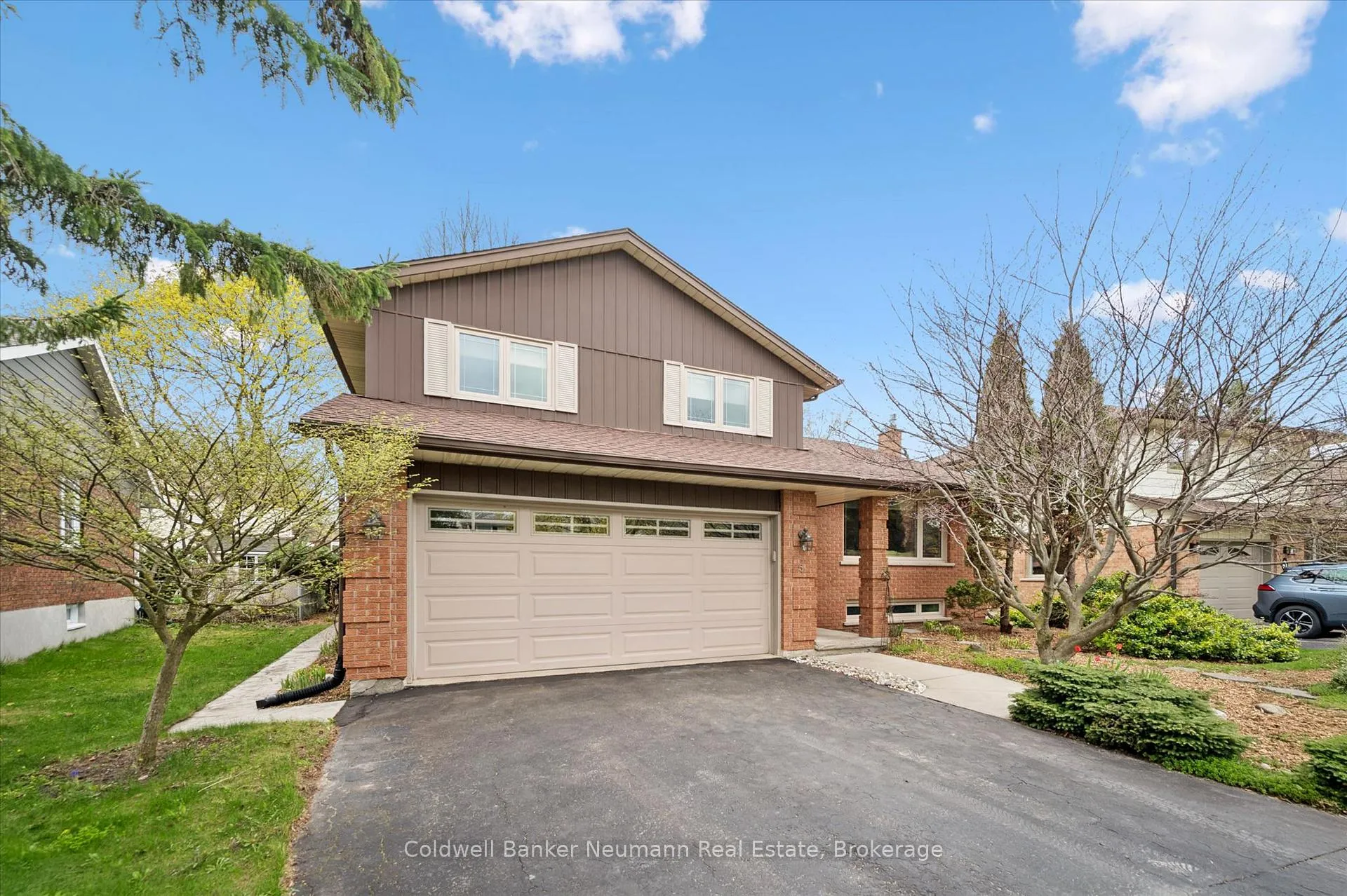 Photo 2 of 5 Ervin Crescent, Guelph, Kortright West — HOMEH