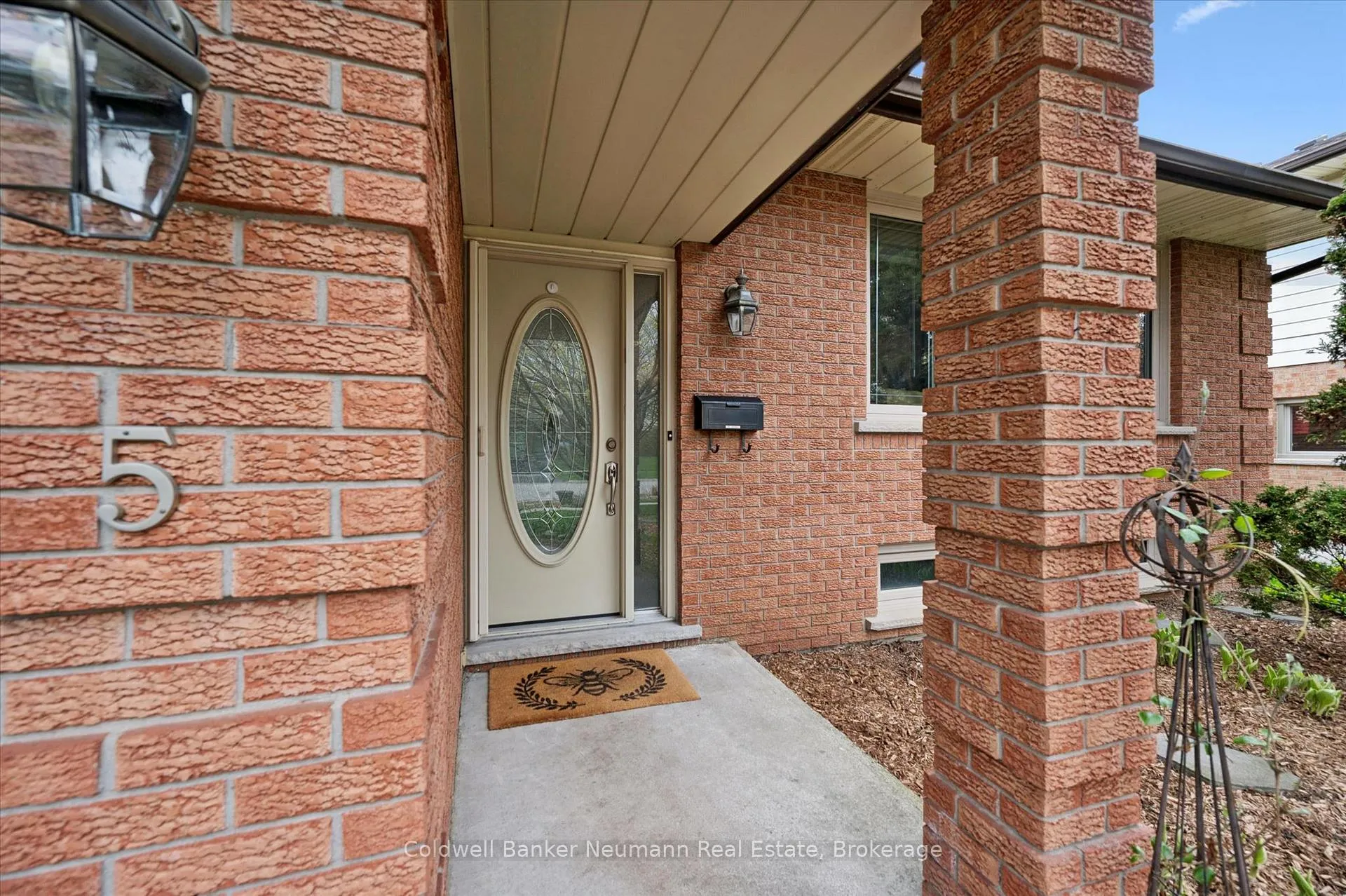 Photo 4 of 5 Ervin Crescent, Guelph, Kortright West — HOMEH