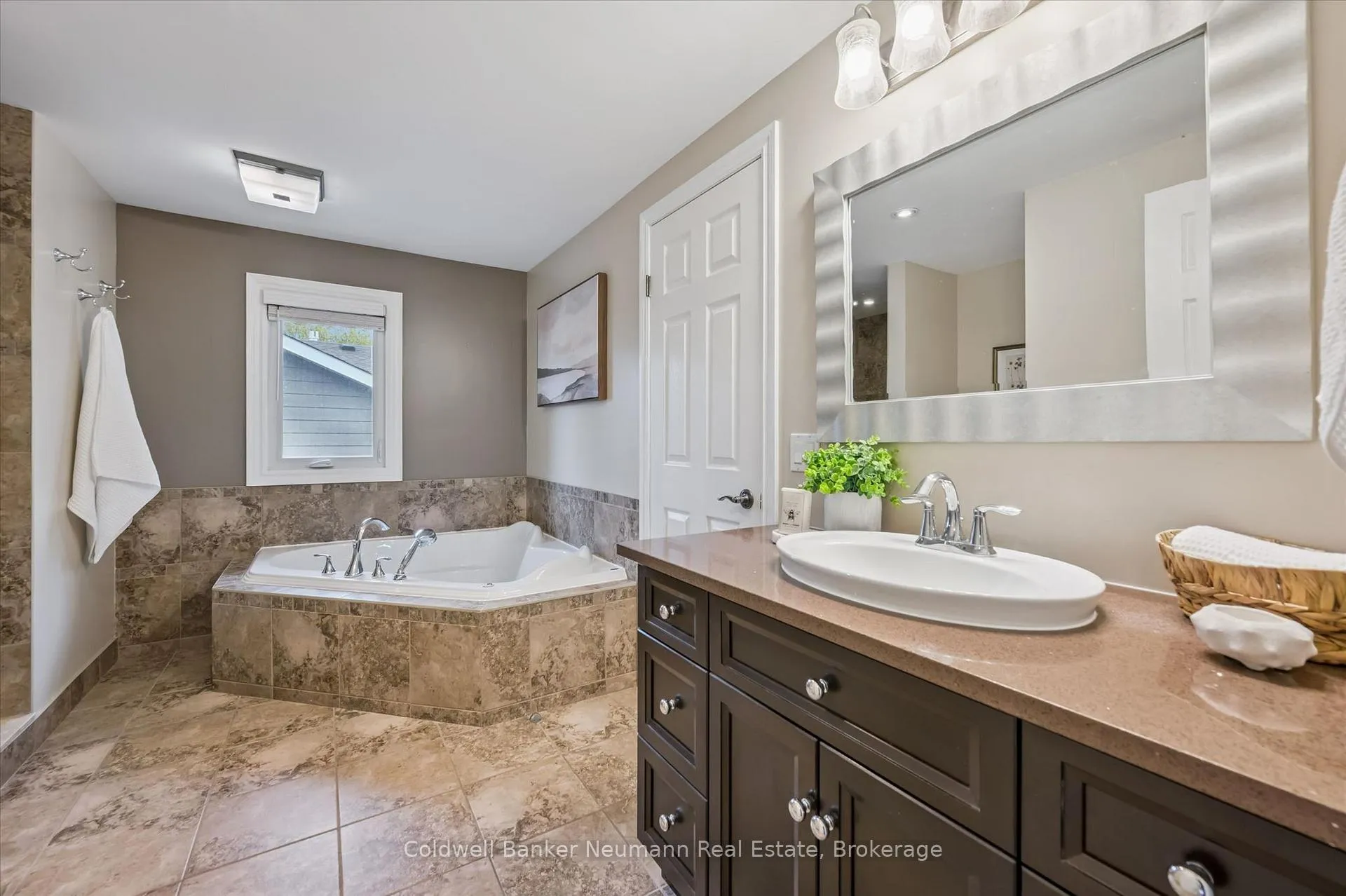 Photo 29 of 5 Ervin Crescent, Guelph, Kortright West — HOMEH
