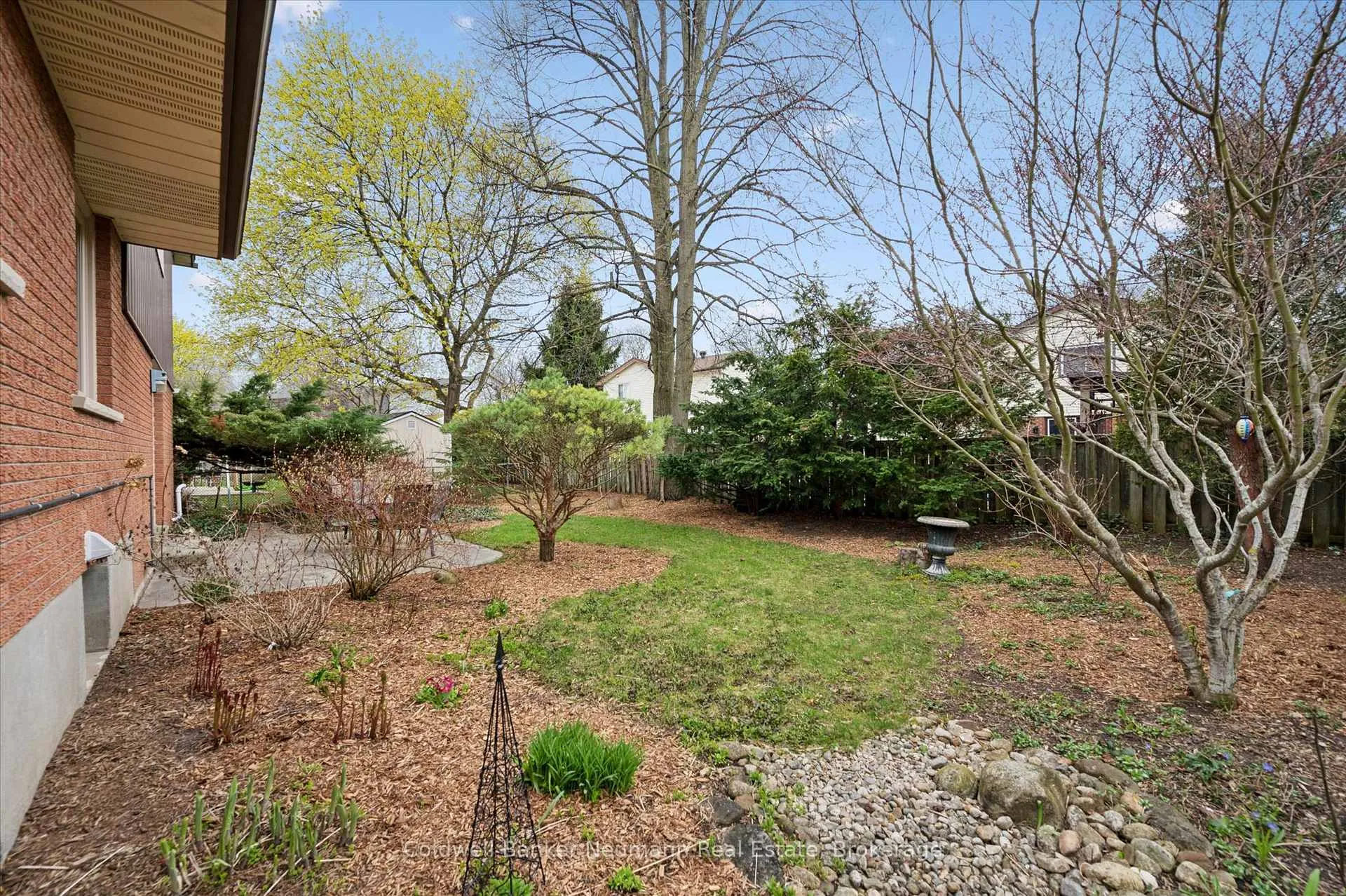 Photo 42 of 5 Ervin Crescent, Guelph, Kortright West — HOMEH