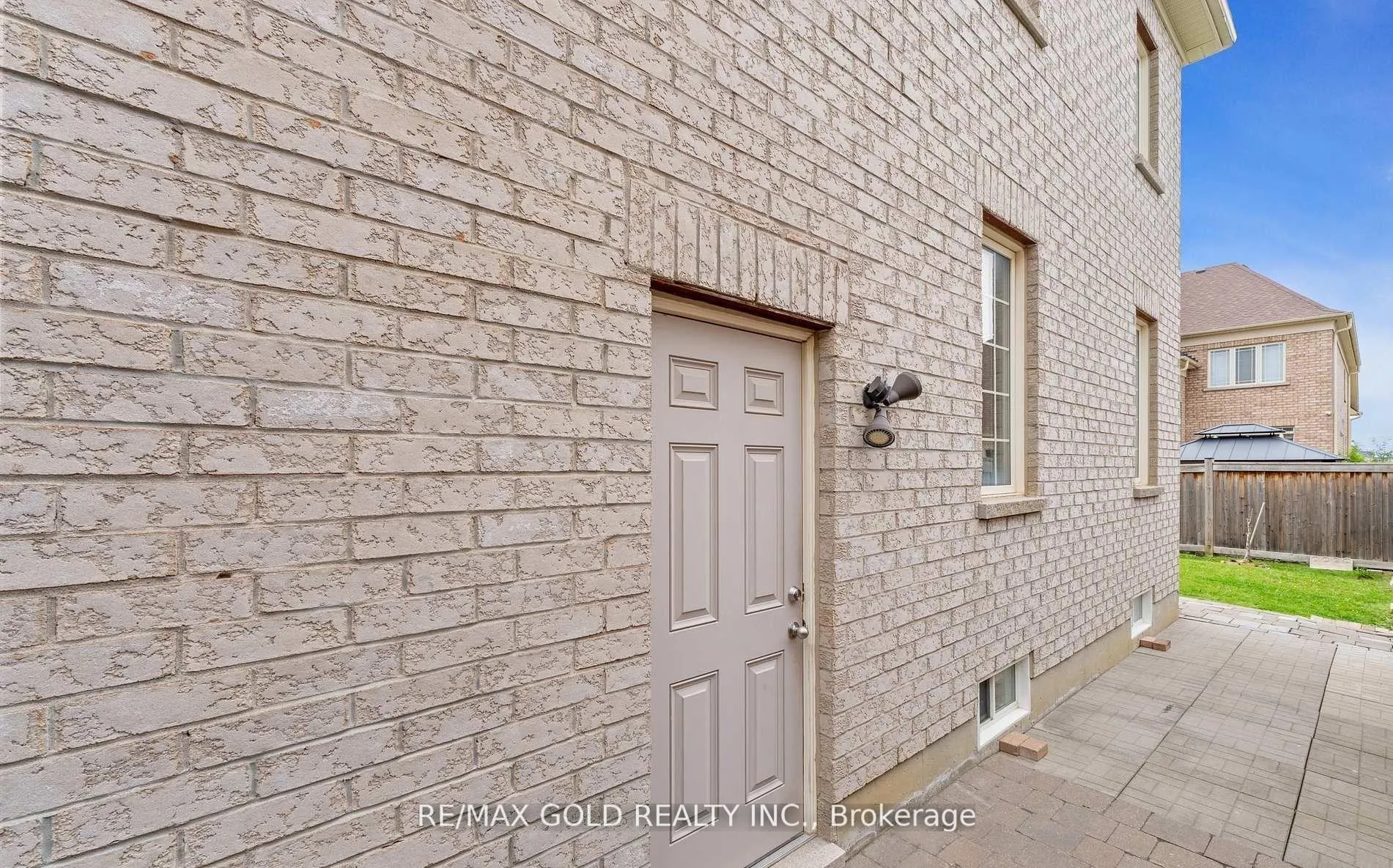 Photo 2 of Unit (Bsmt), 24 Finland Drive, Vaughan, Kleinburg — HOMEH