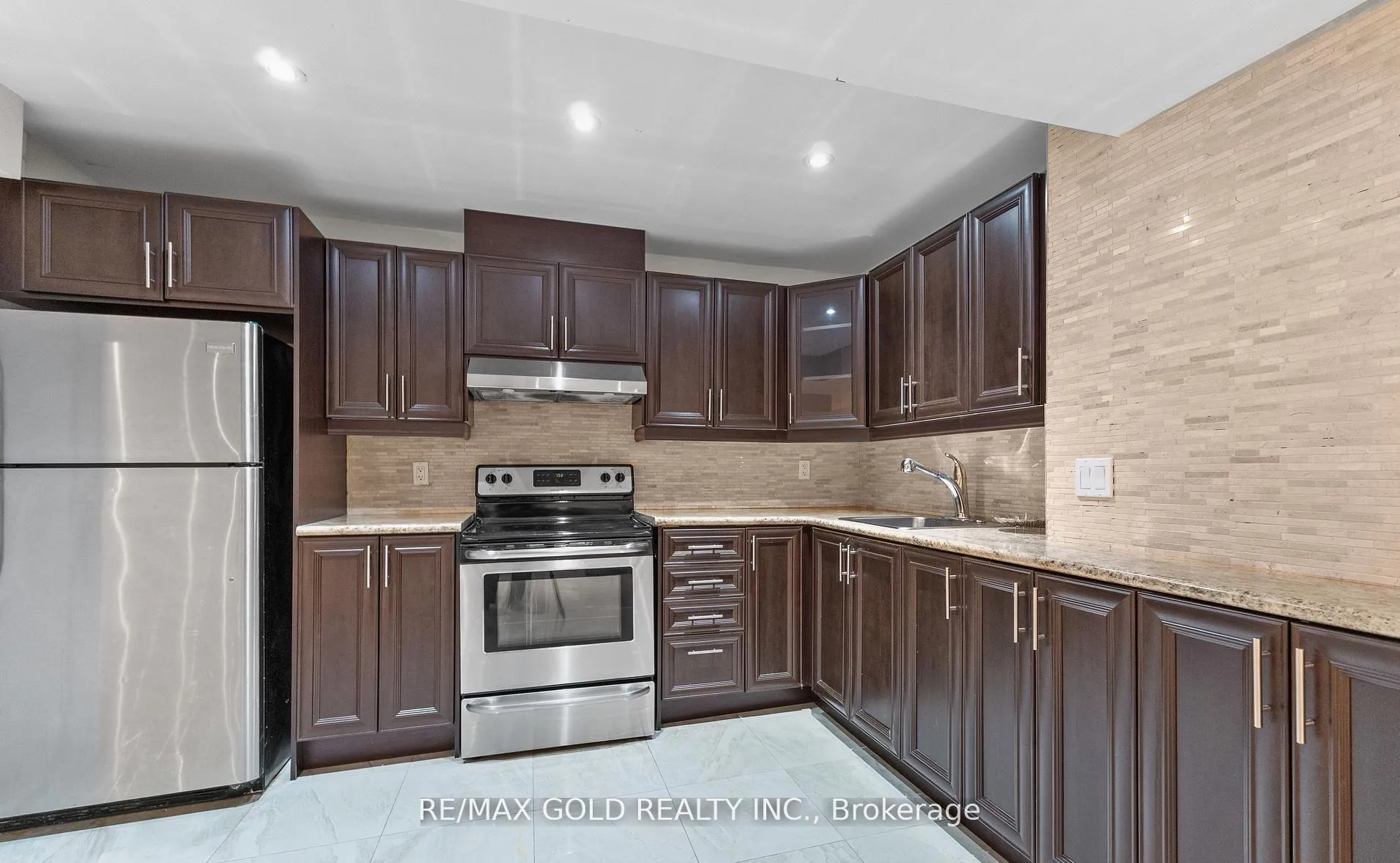 Photo 6 of Unit (Bsmt), 24 Finland Drive, Vaughan, Kleinburg — HOMEH