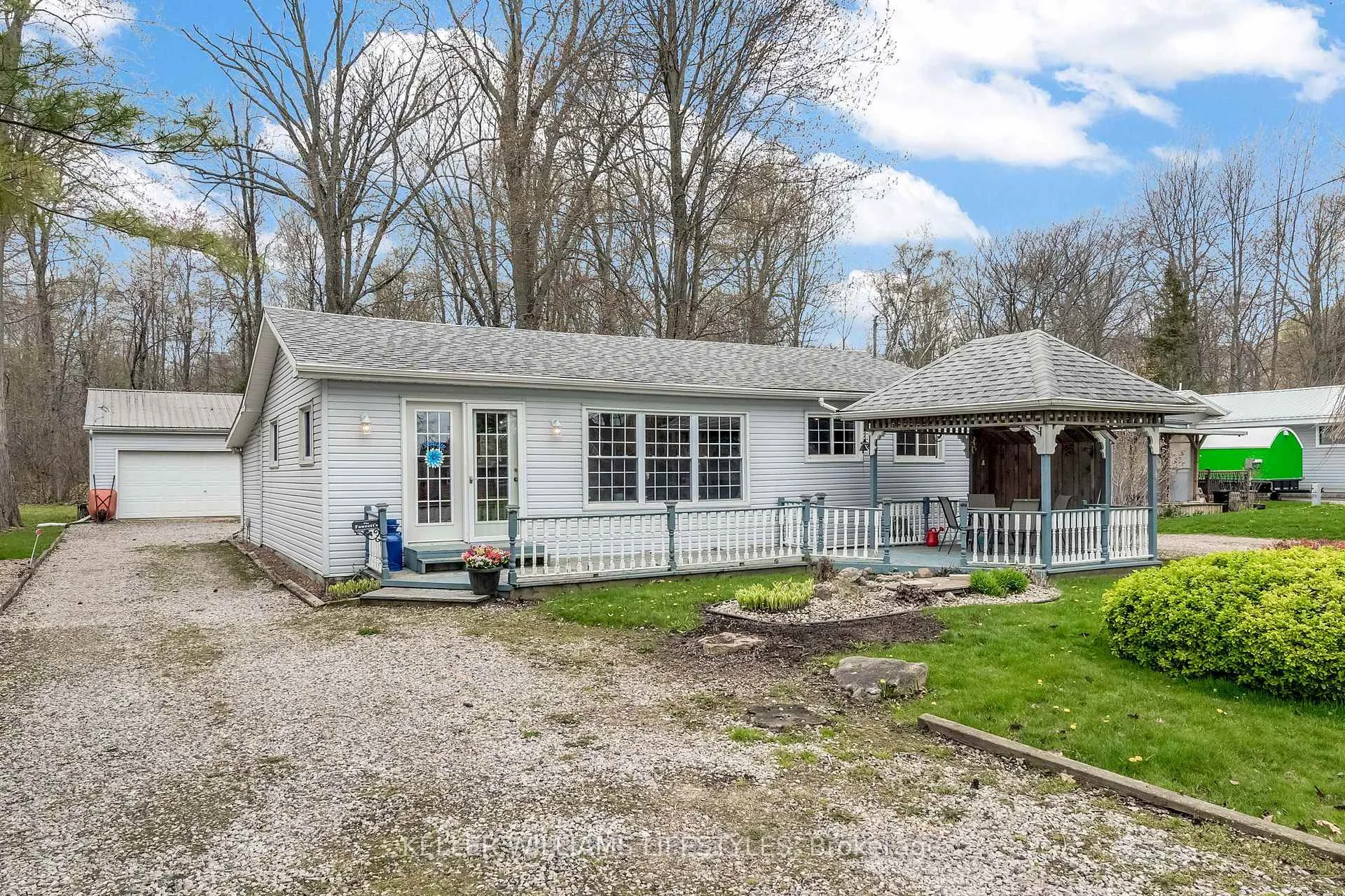 Front of 9900 Lake Road