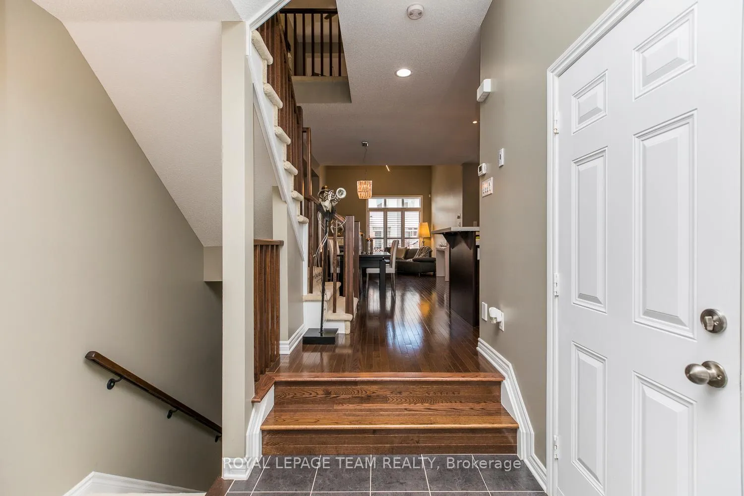 Photo 4 of 764 Bowercrest Crescent, Ottawa, Riverside South/Gloucester Glen — HOMEH