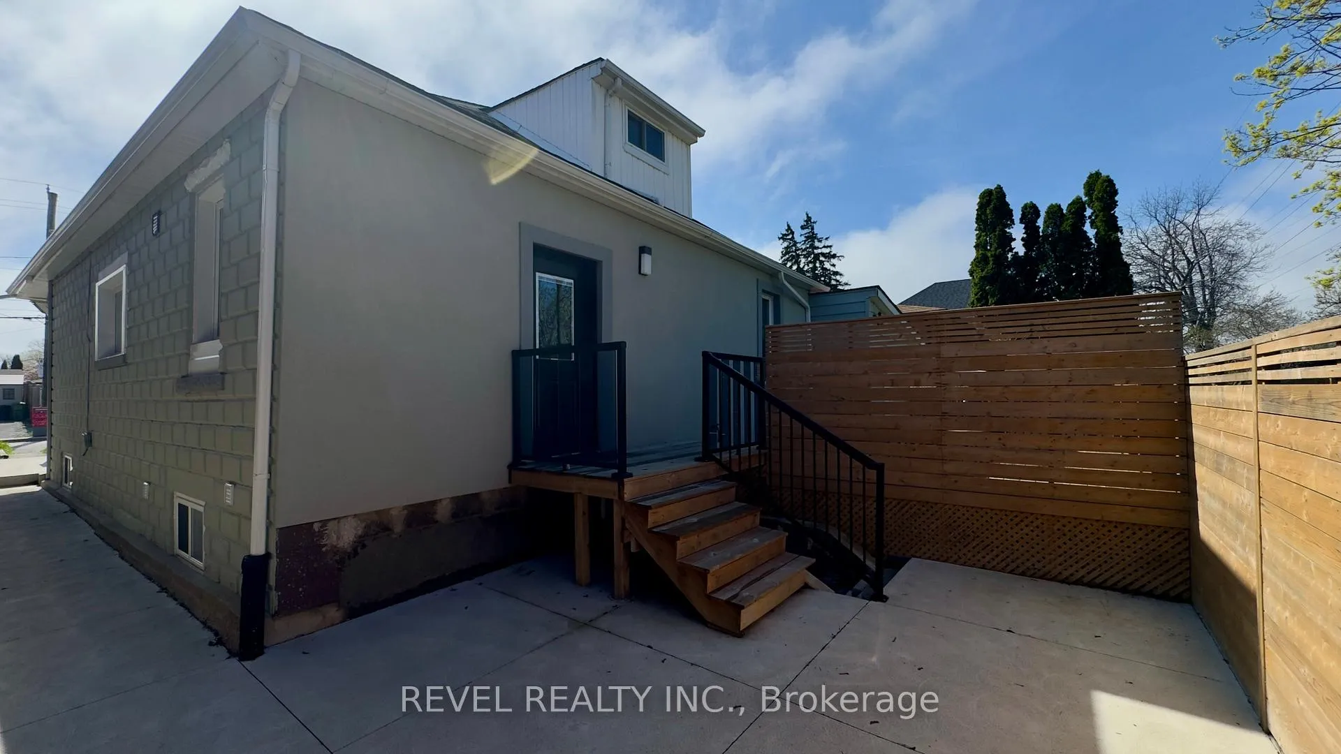 Front of Unit Lower, 520 Cochrane Road