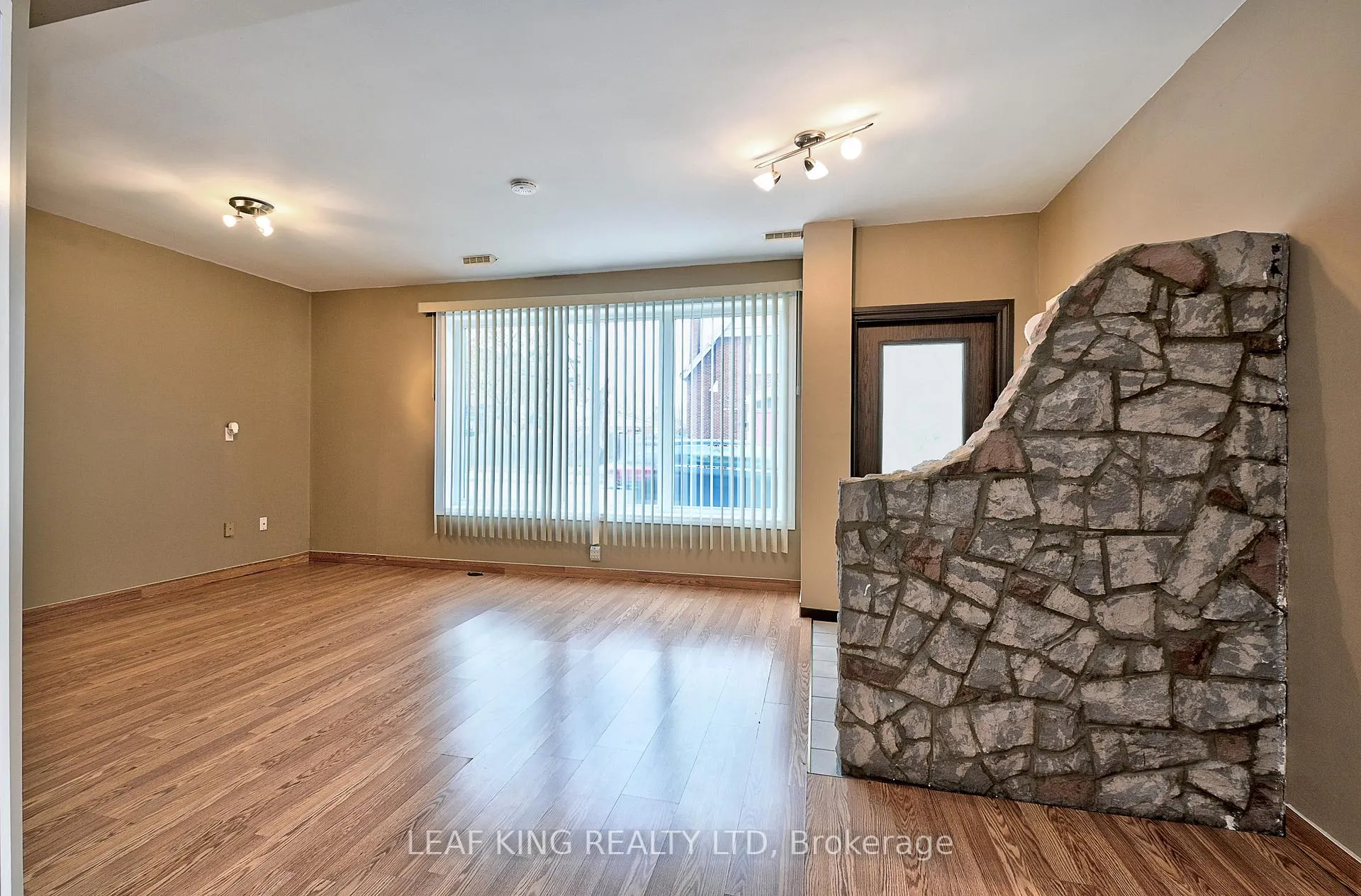 Photo 4 of 1476 Barton Street E, Hamilton, Homeside — HOMEH