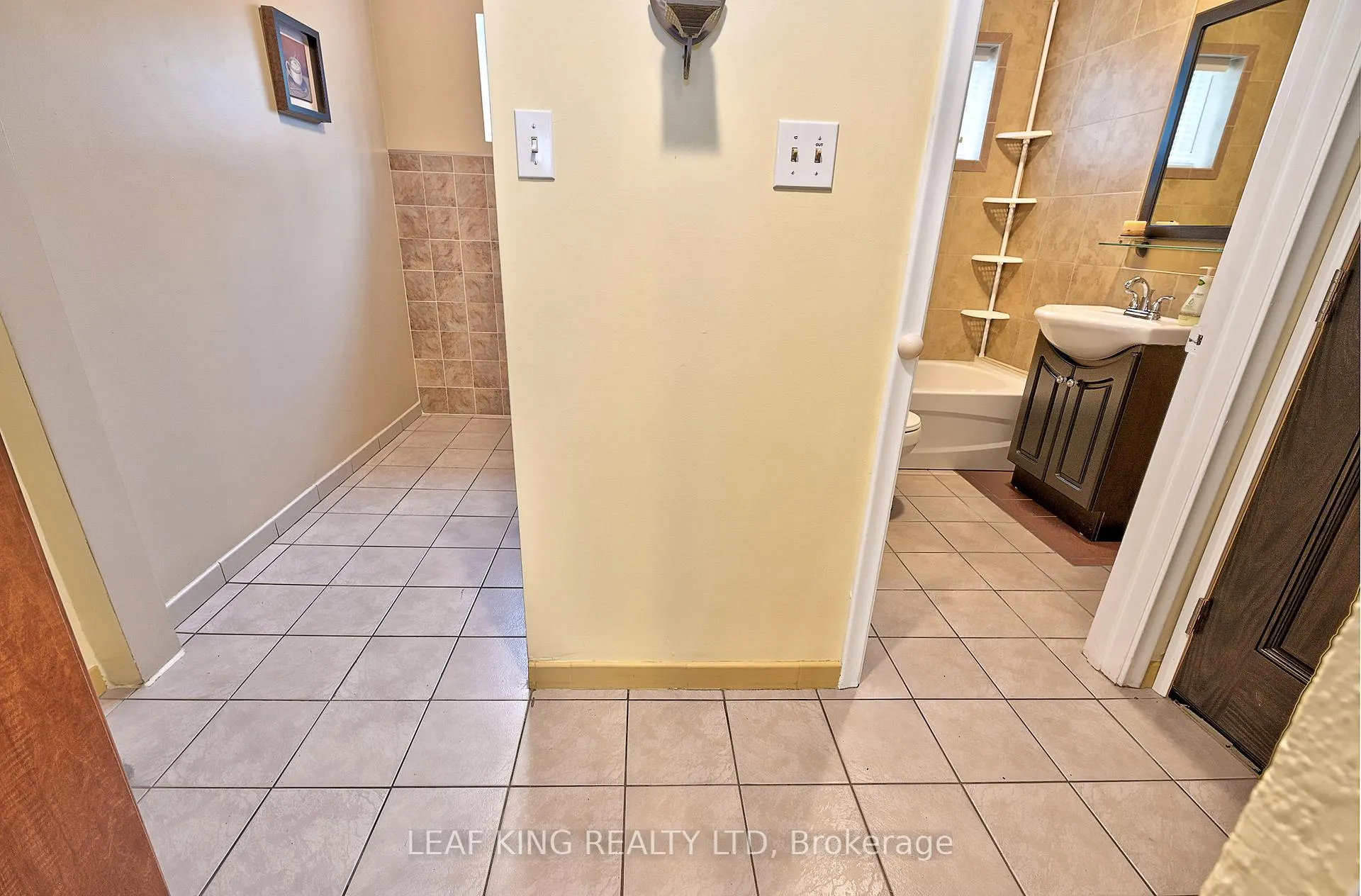 Photo 5 of 1476 Barton Street E, Hamilton, Homeside — HOMEH