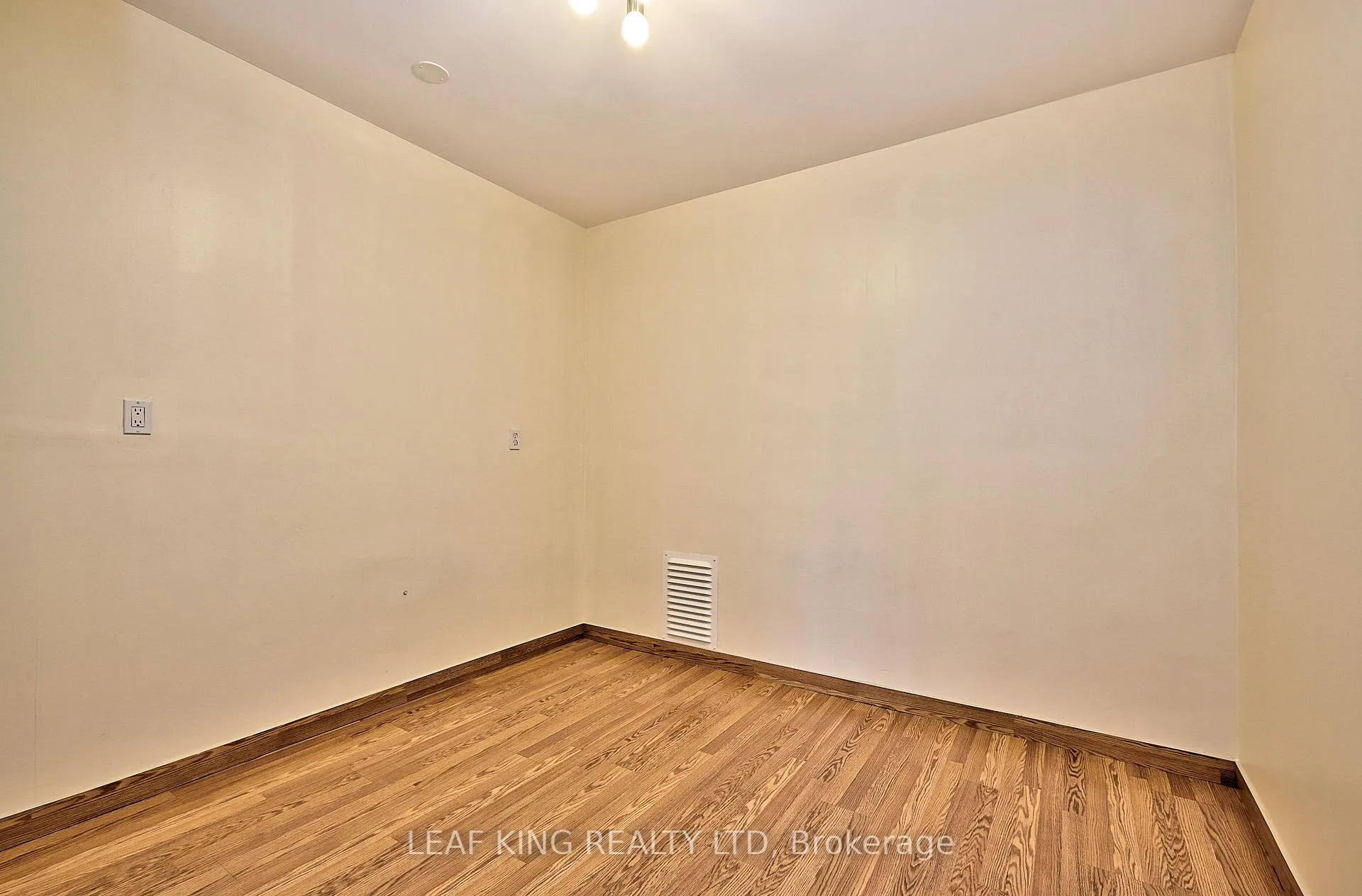 Photo 10 of 1476 Barton Street E, Hamilton, Homeside — HOMEH
