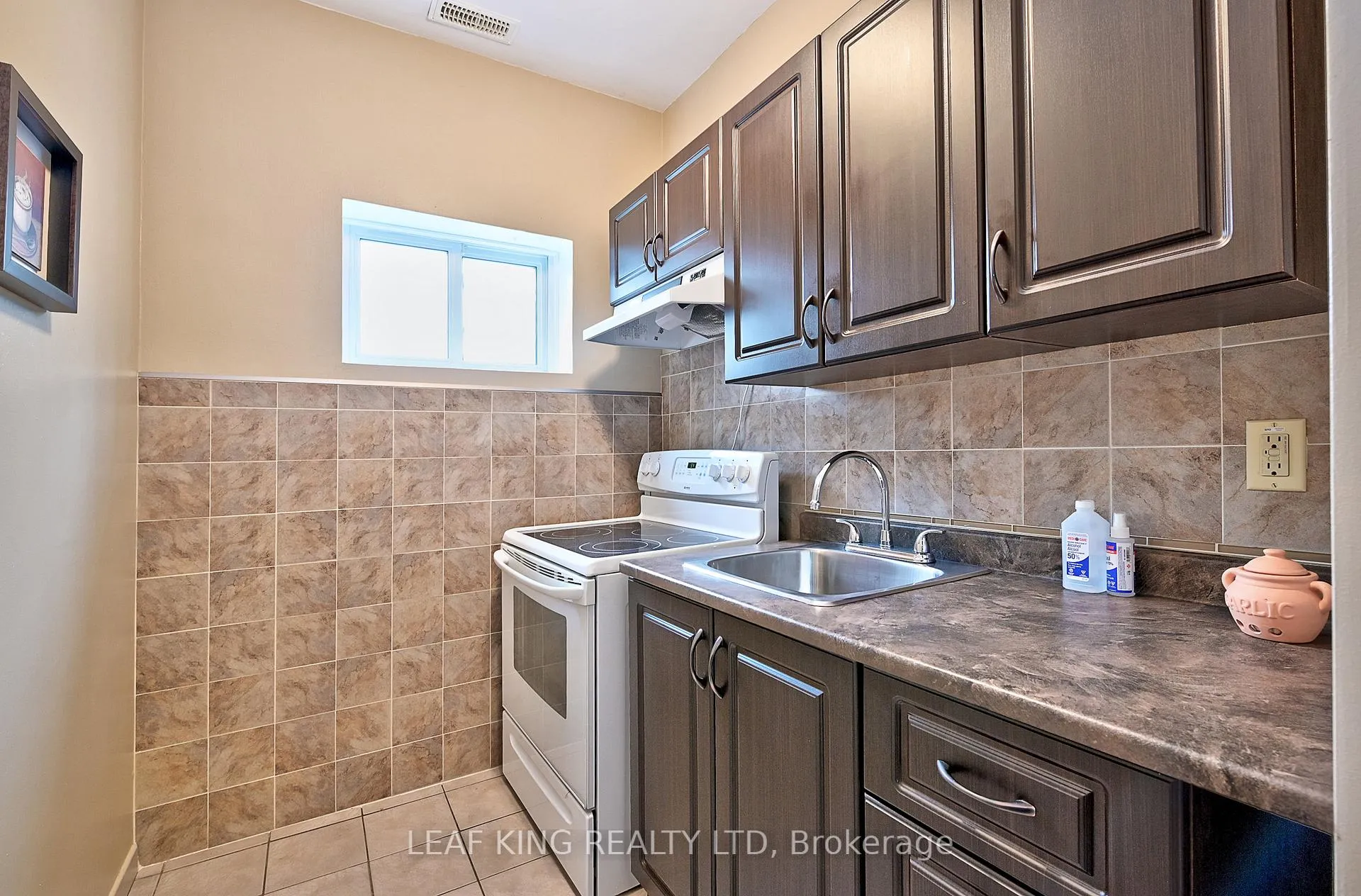 Photo 11 of 1476 Barton Street E, Hamilton, Homeside — HOMEH