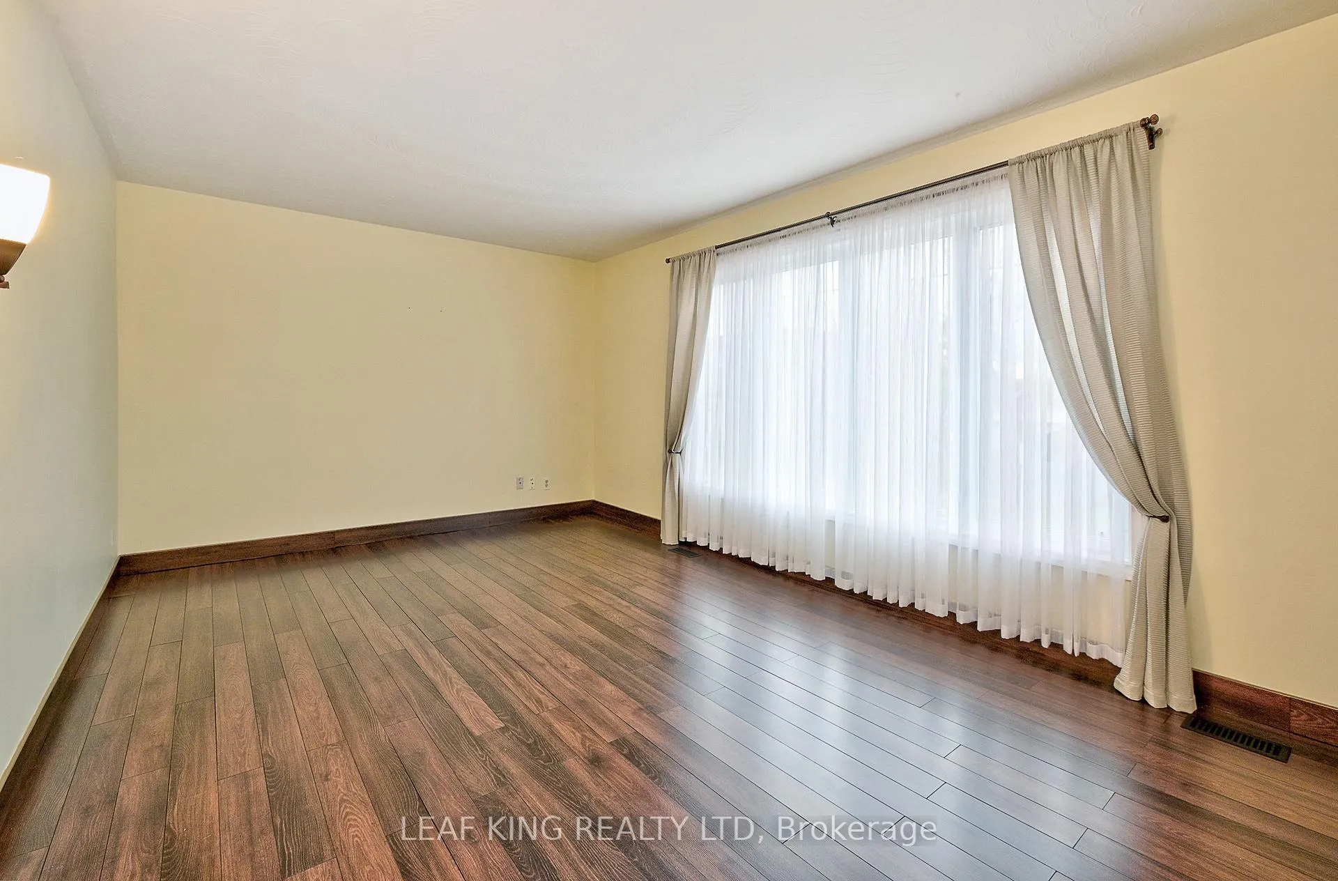 Photo 16 of 1476 Barton Street E, Hamilton, Homeside — HOMEH