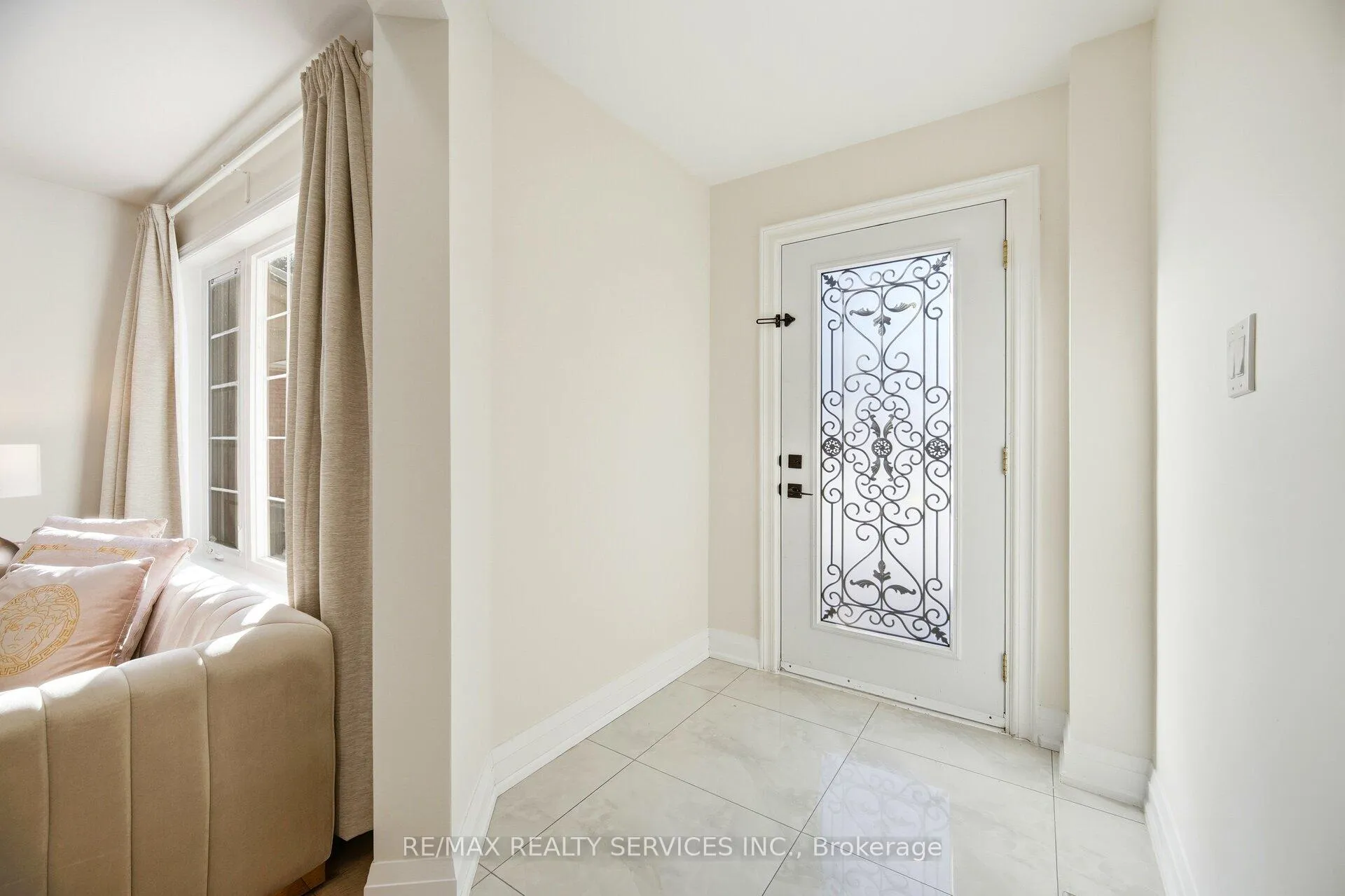 Photo 4 of 71 Hutton Crescent, Caledon, Rural Caledon — HOMEH