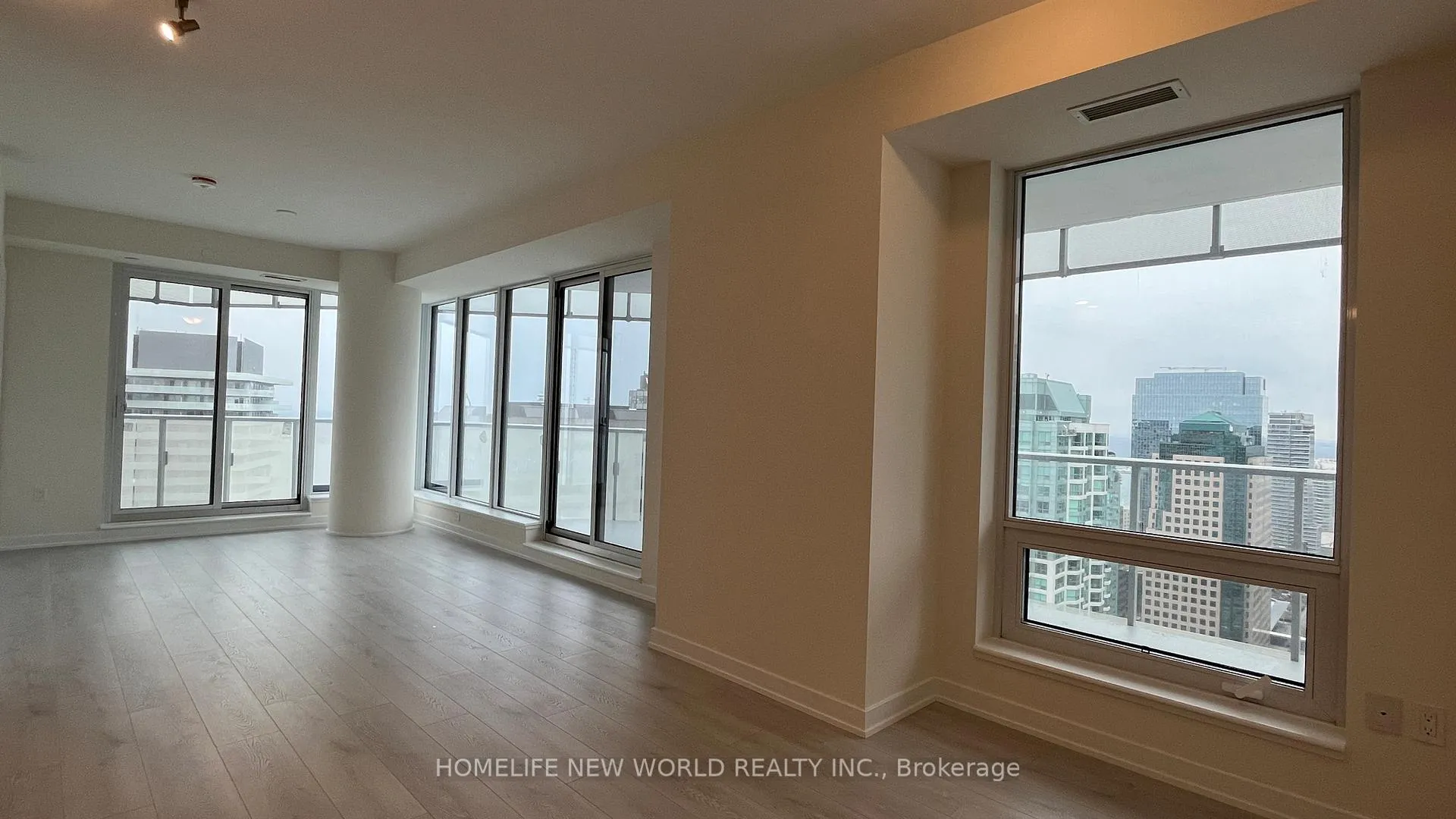 Photo 6 of Unit 3202, 28 Freeland Street, Toronto, Waterfront Communities — HOMEH