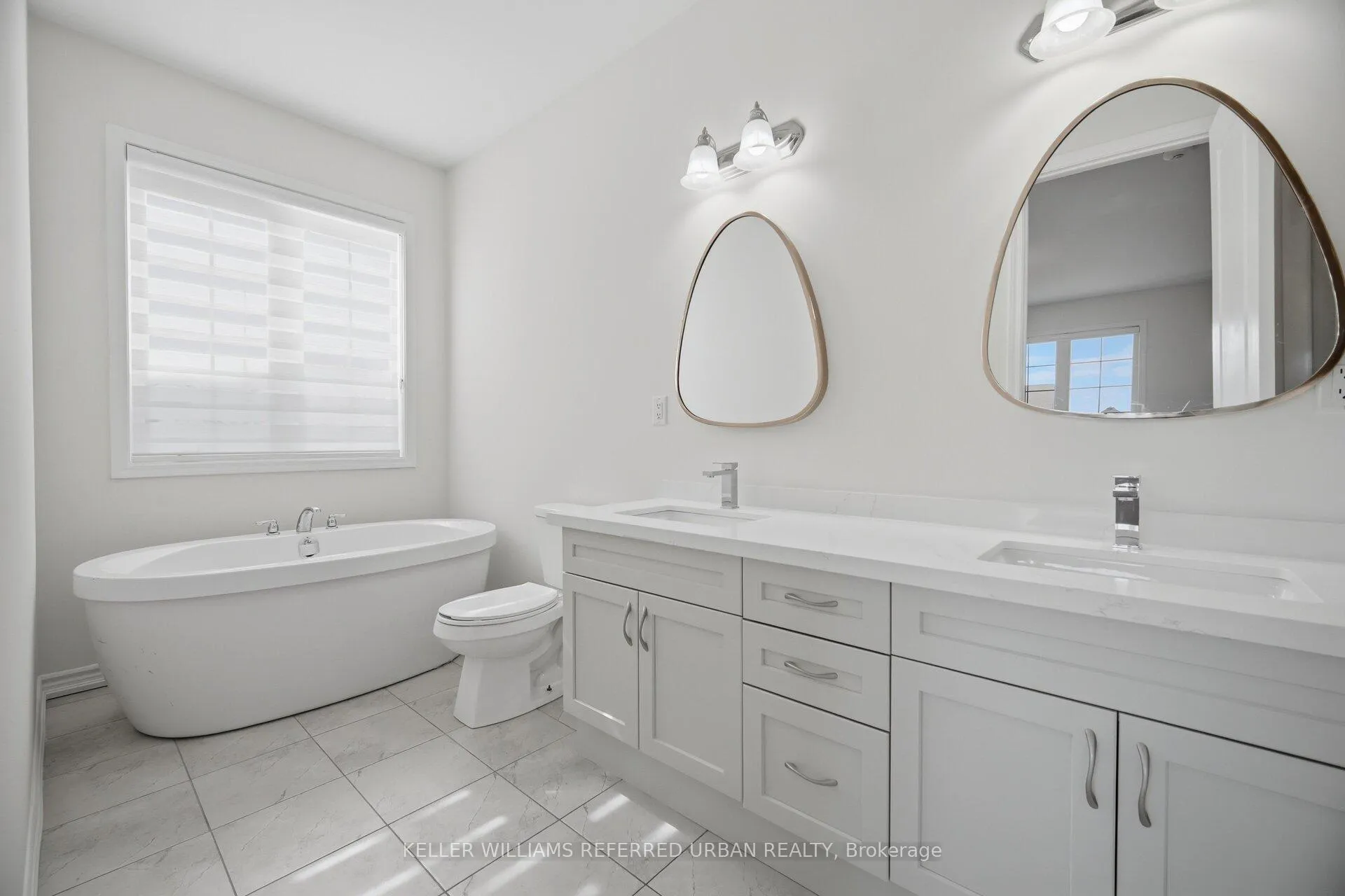 Photo 13 of 74 Ten Pines Road, Vaughan, Kleinburg — HOMEH