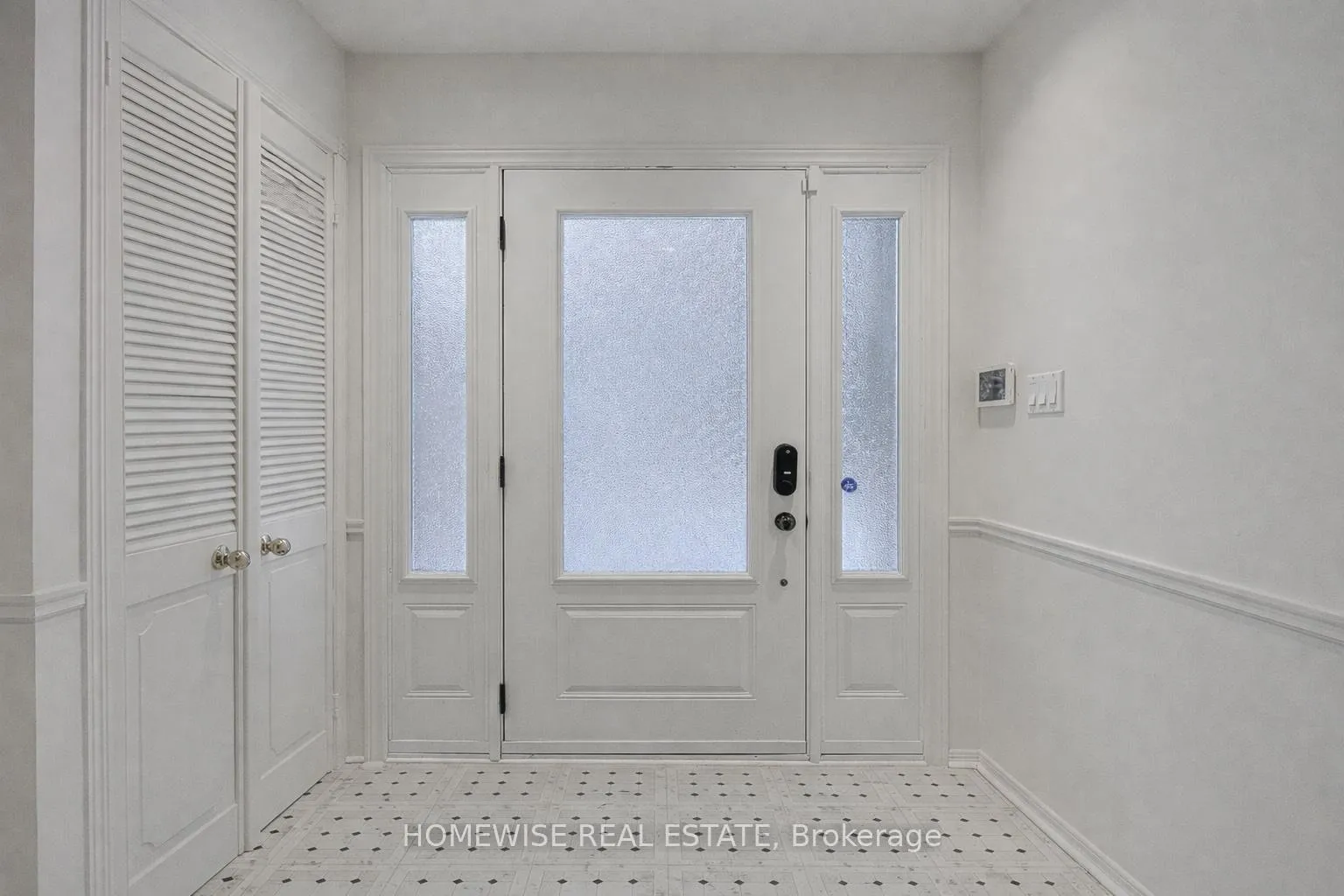 Photo 3 of 22 Cobblestone Drive, Markham, German Mills — HOMEH